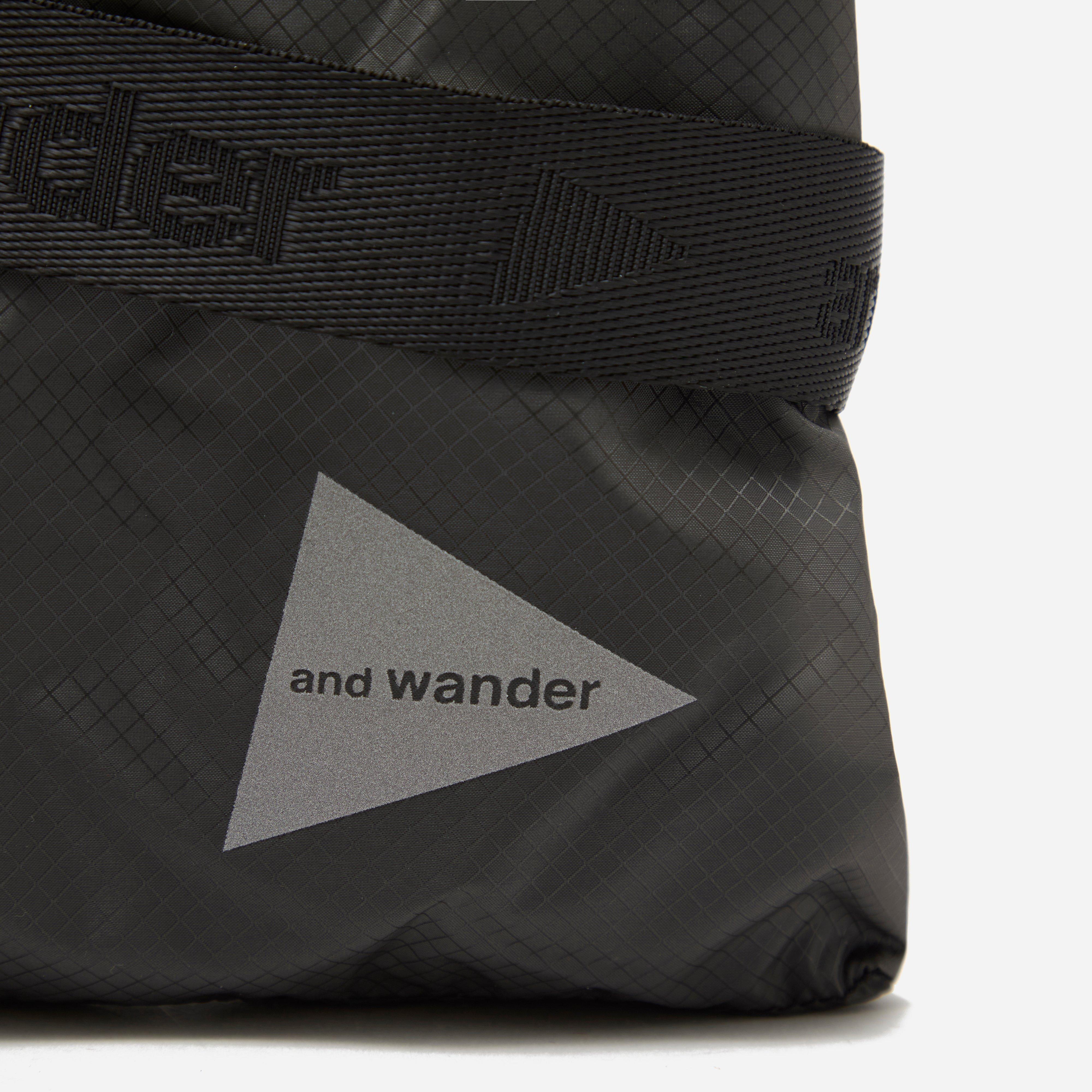and wander Sil Sacoche Bag