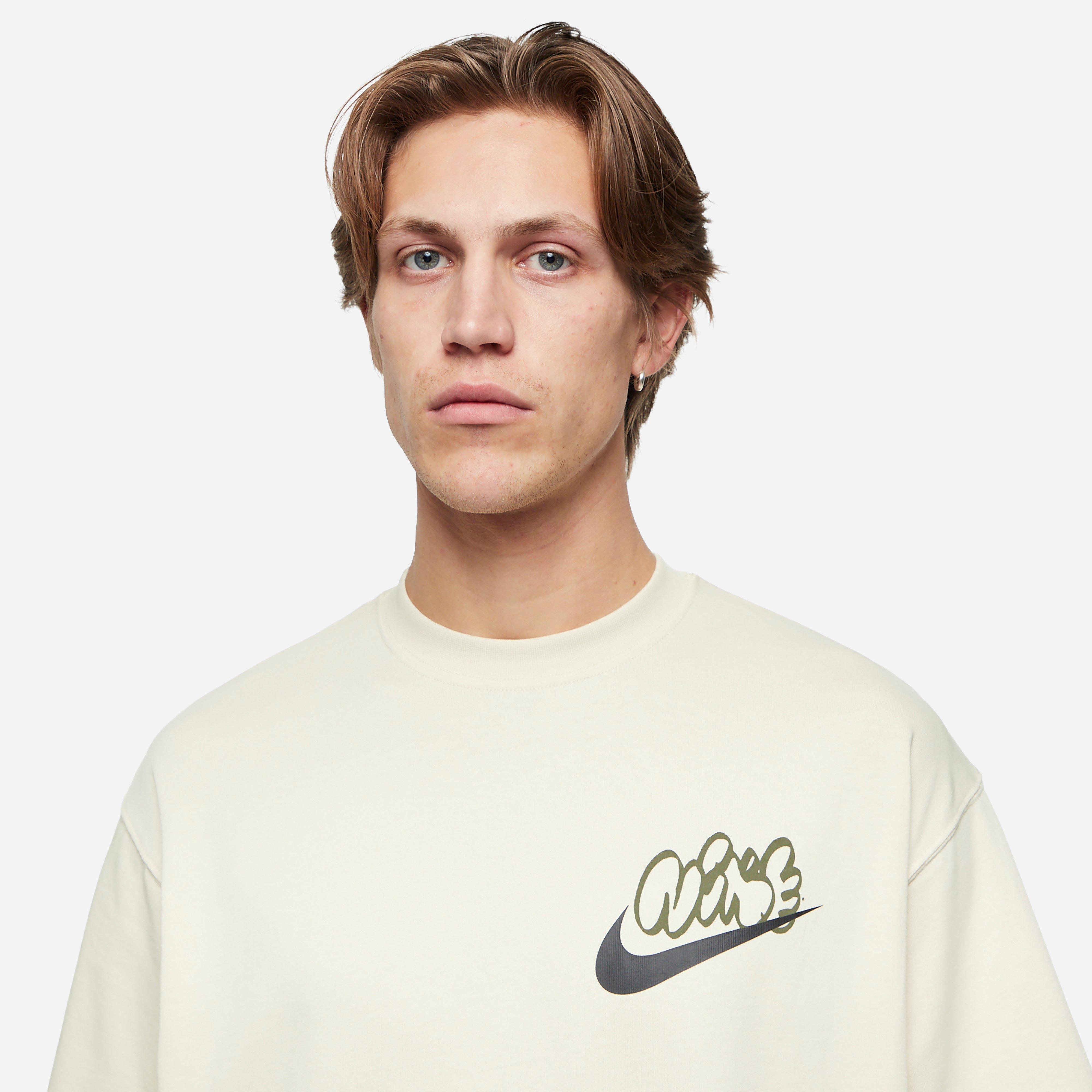 Nike Solo Swoosh Graphic T-Shirt