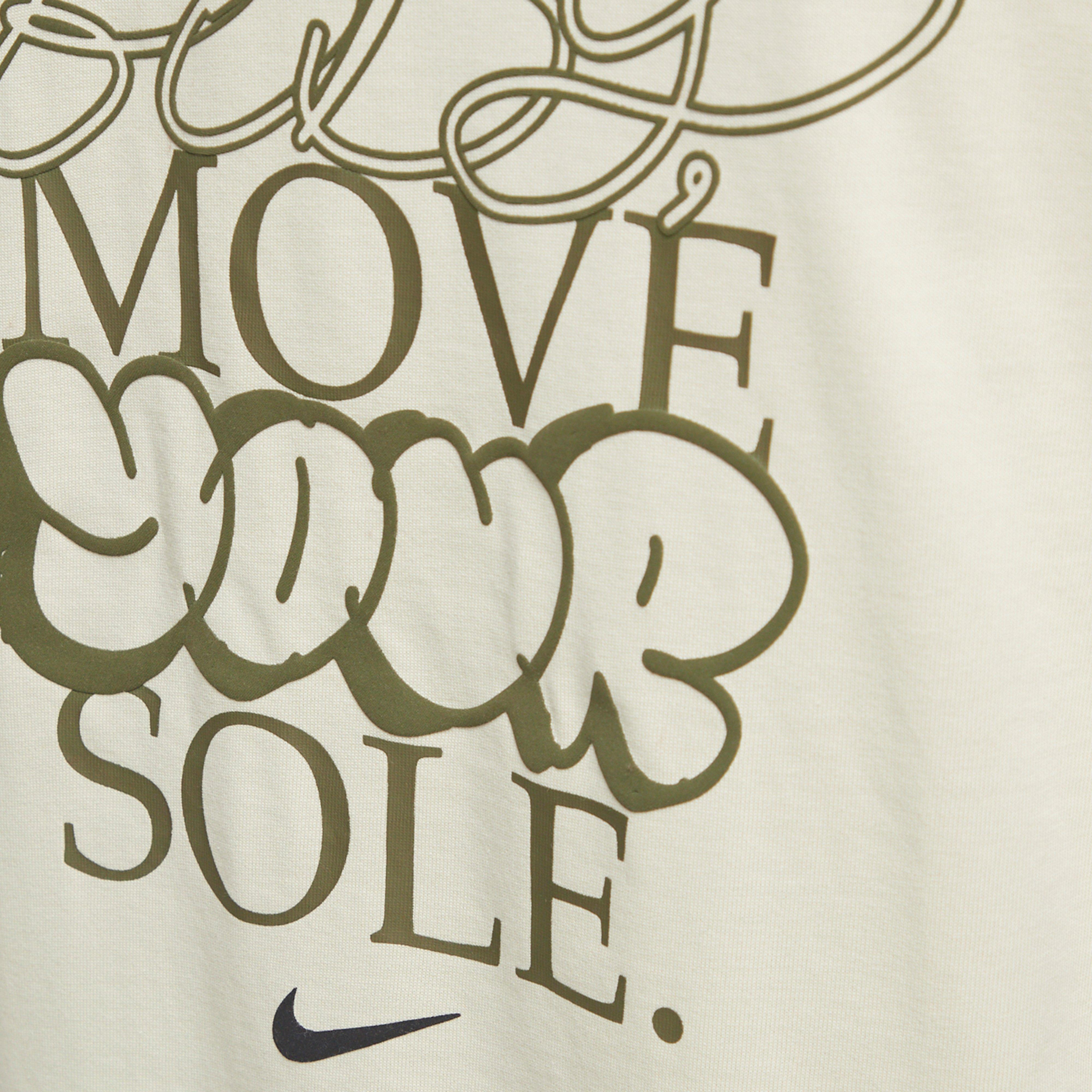 Nike Solo Swoosh Graphic T-Shirt