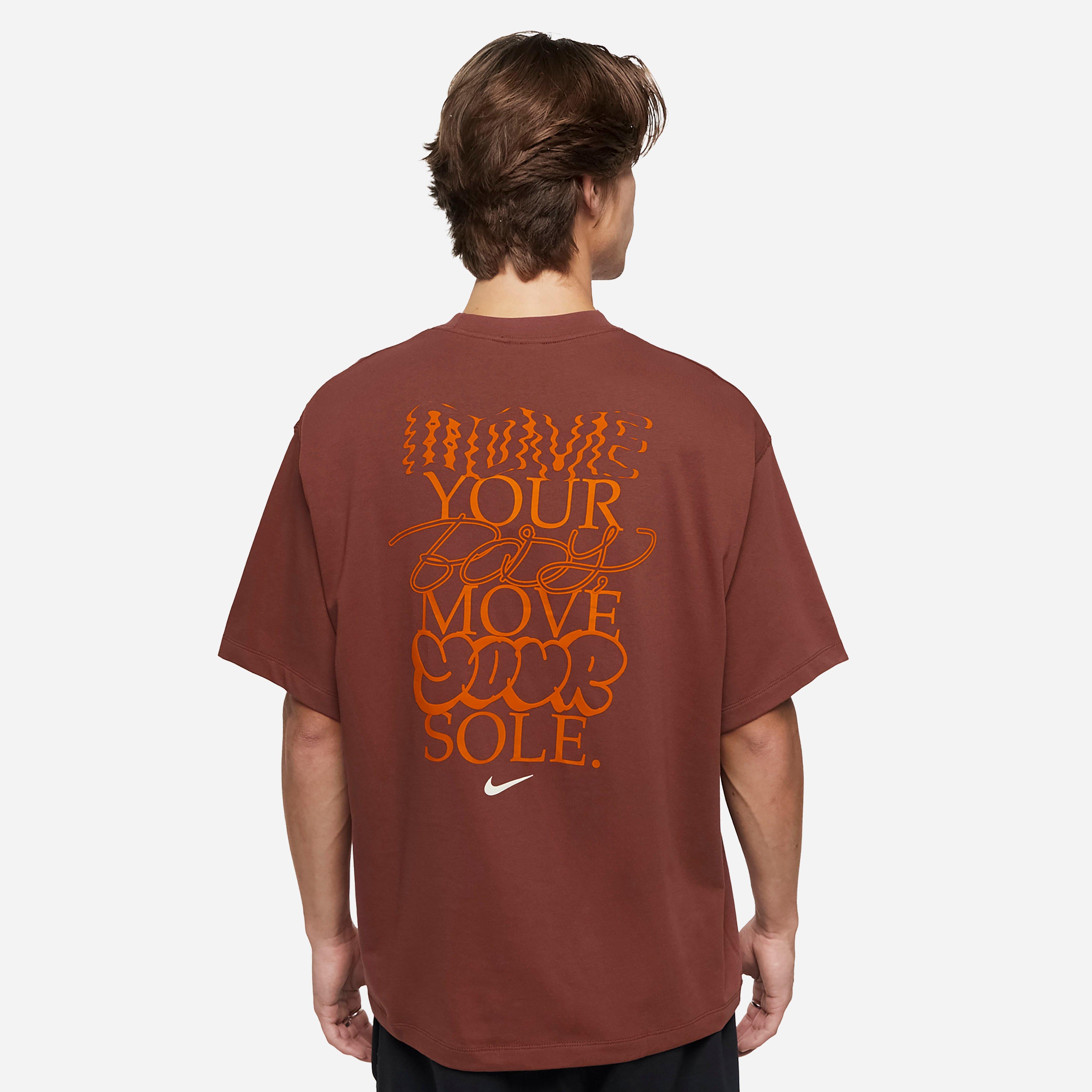 Nike Solo Swoosh Graphic T-Shirt