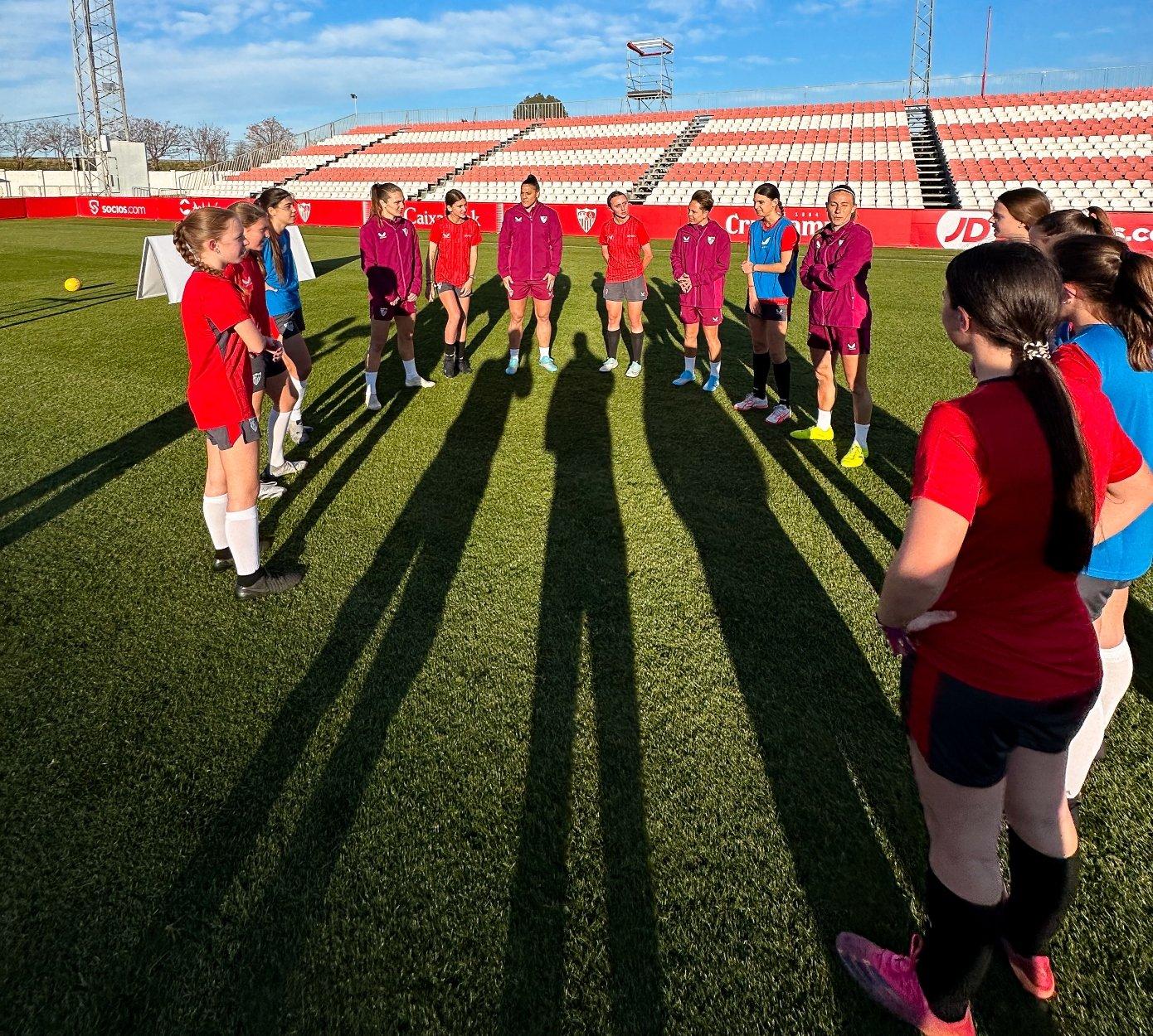 Participantes en el IWC Sevilla entrenando