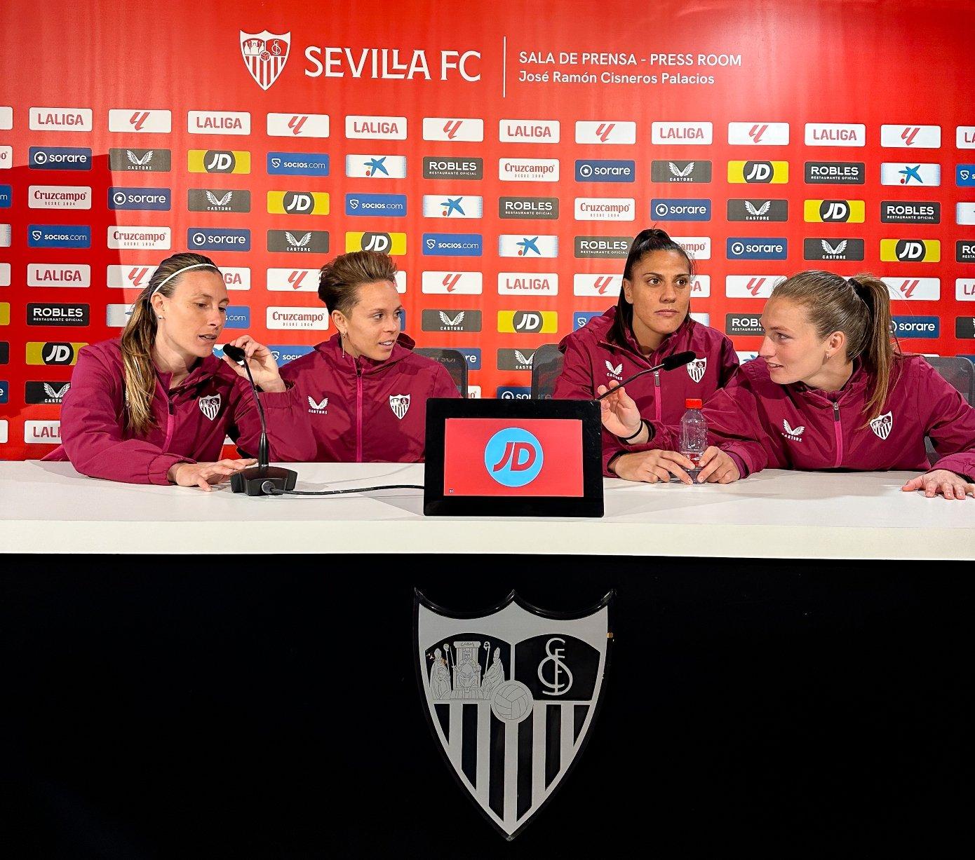 Gemma Gili, Cristina Martín-Prieto, Amanda Sampedro y Arola Aparicio en el meet&greet