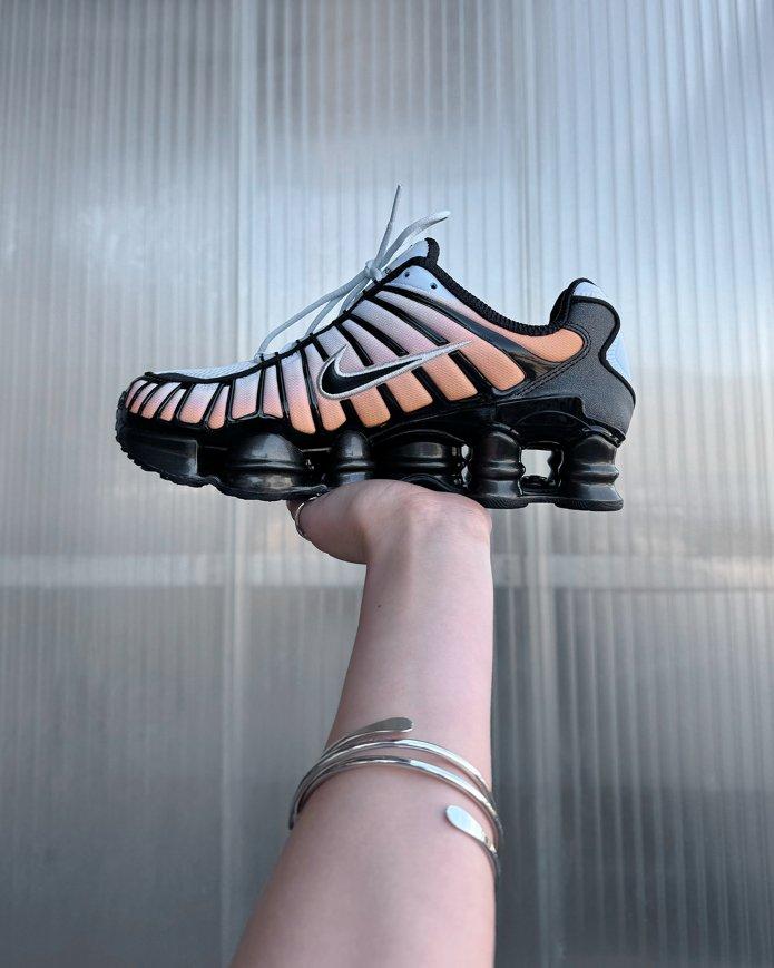 Nike Shox con falda