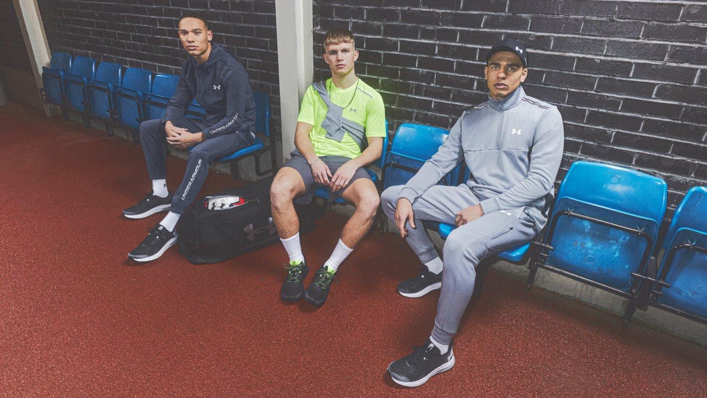 Modelos vistiendo las nuevas prendas de Under Armour