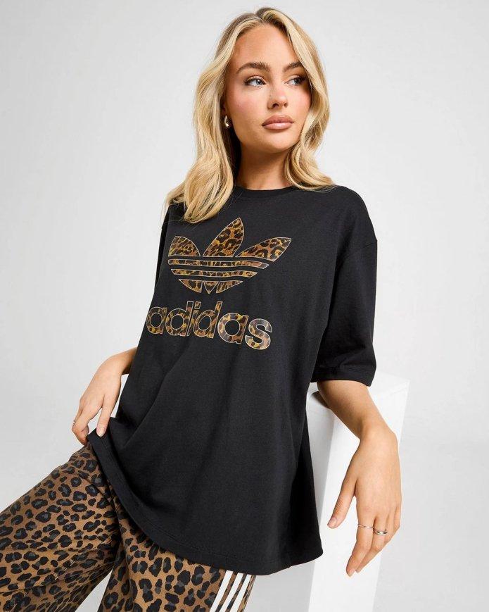 modelo vistiendo Animal Print