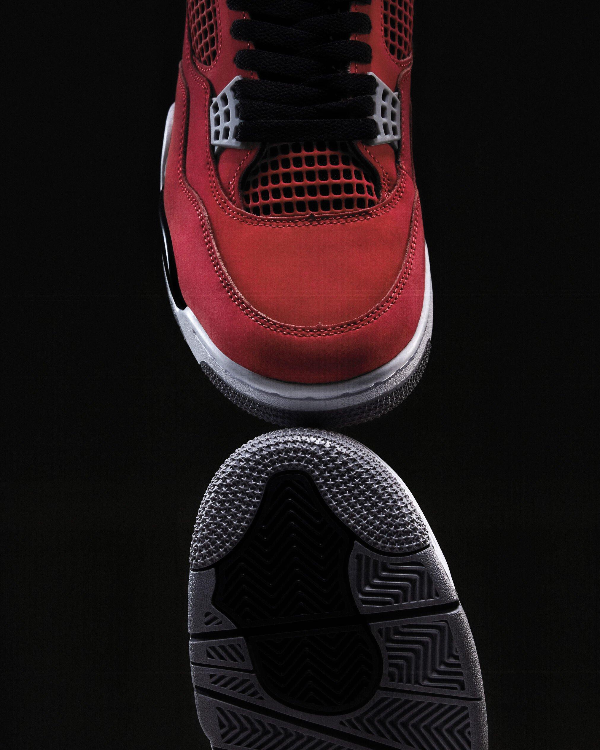 Air Jordan 4 Toro Bravo vue de profil