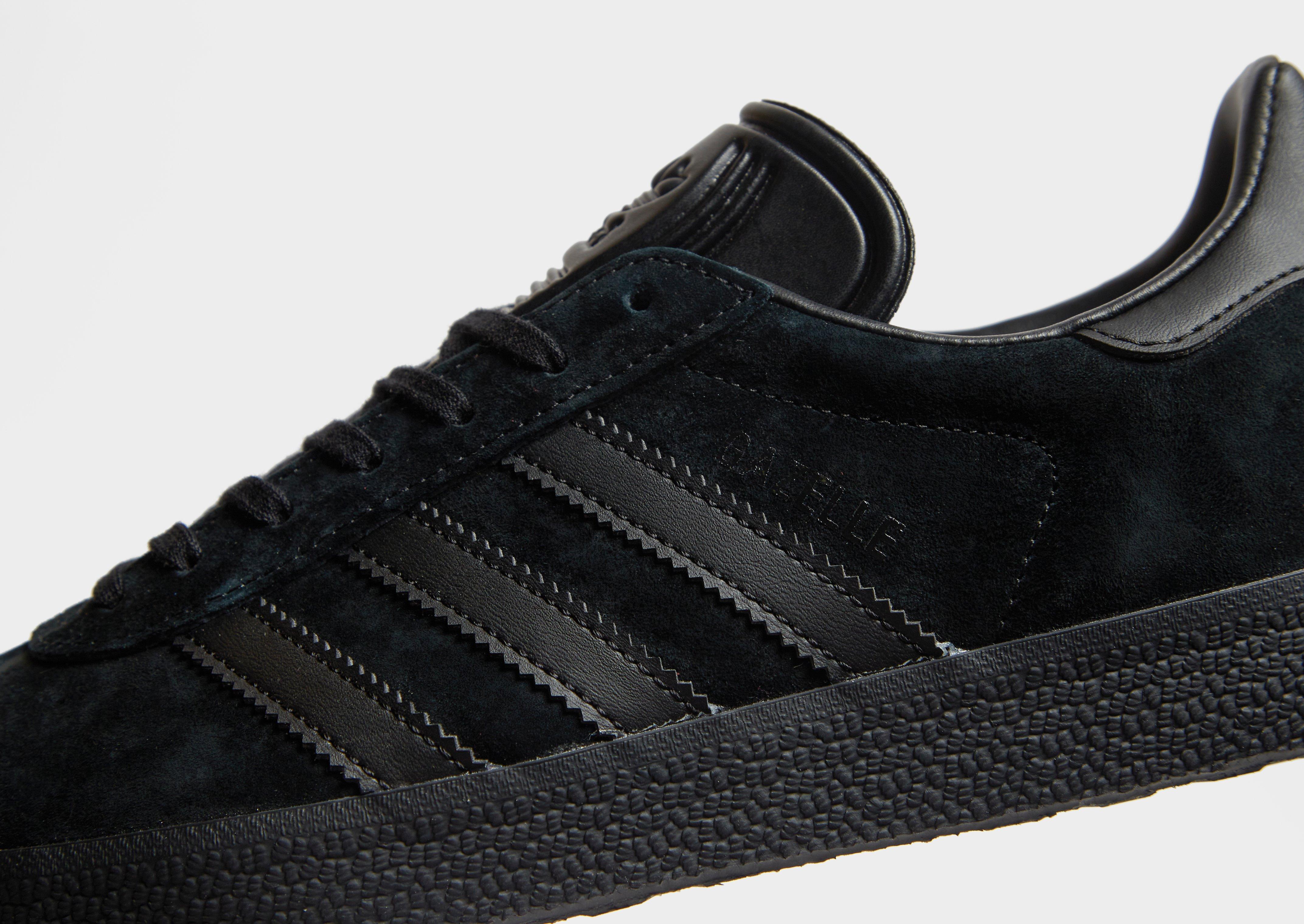 アイボリー×レッド Adidas Gazelle Triple Black 26.5