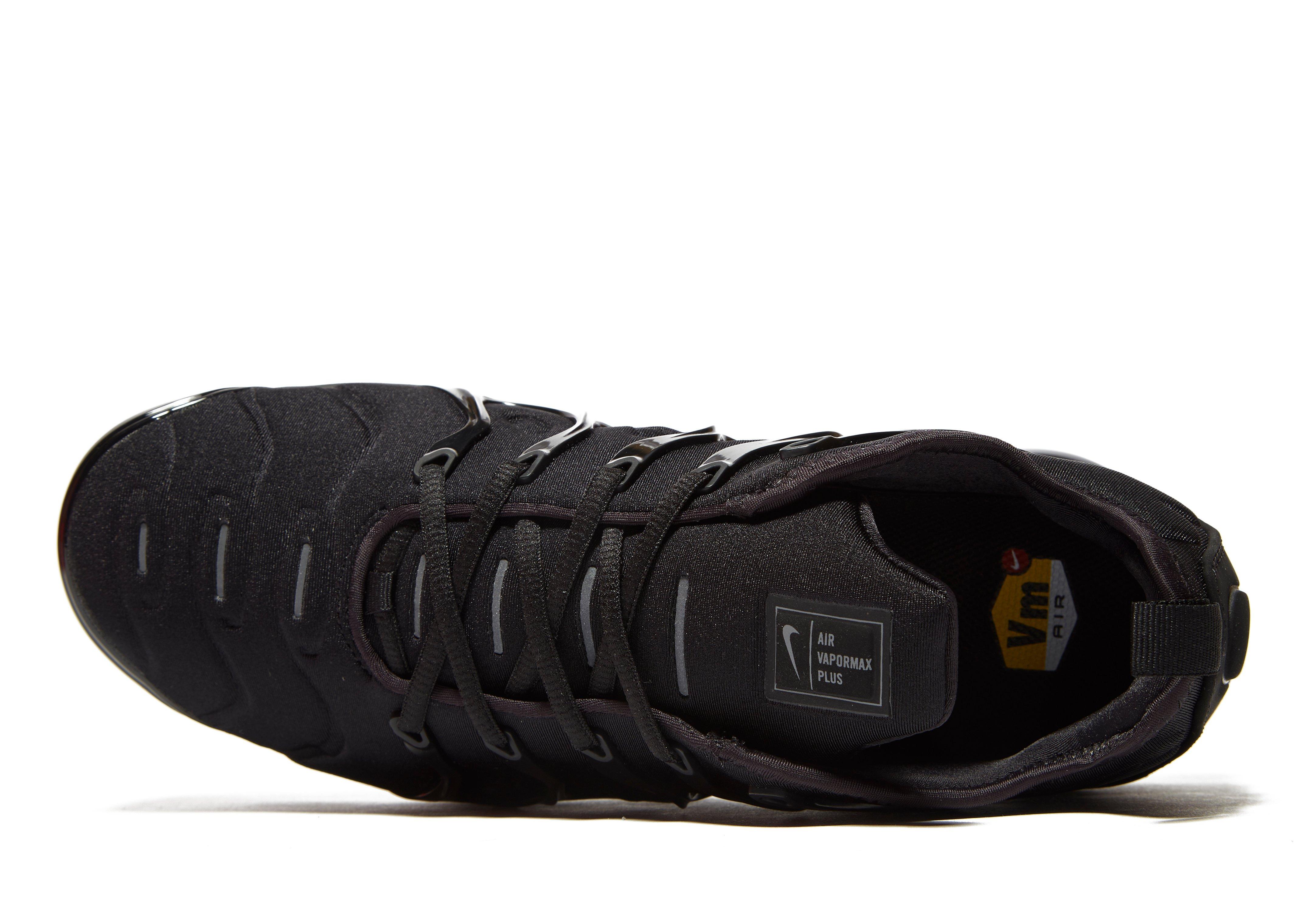 Compra Nike Air VaporMax Plus en Negro