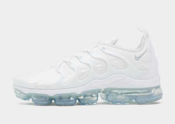 white vapormax tn