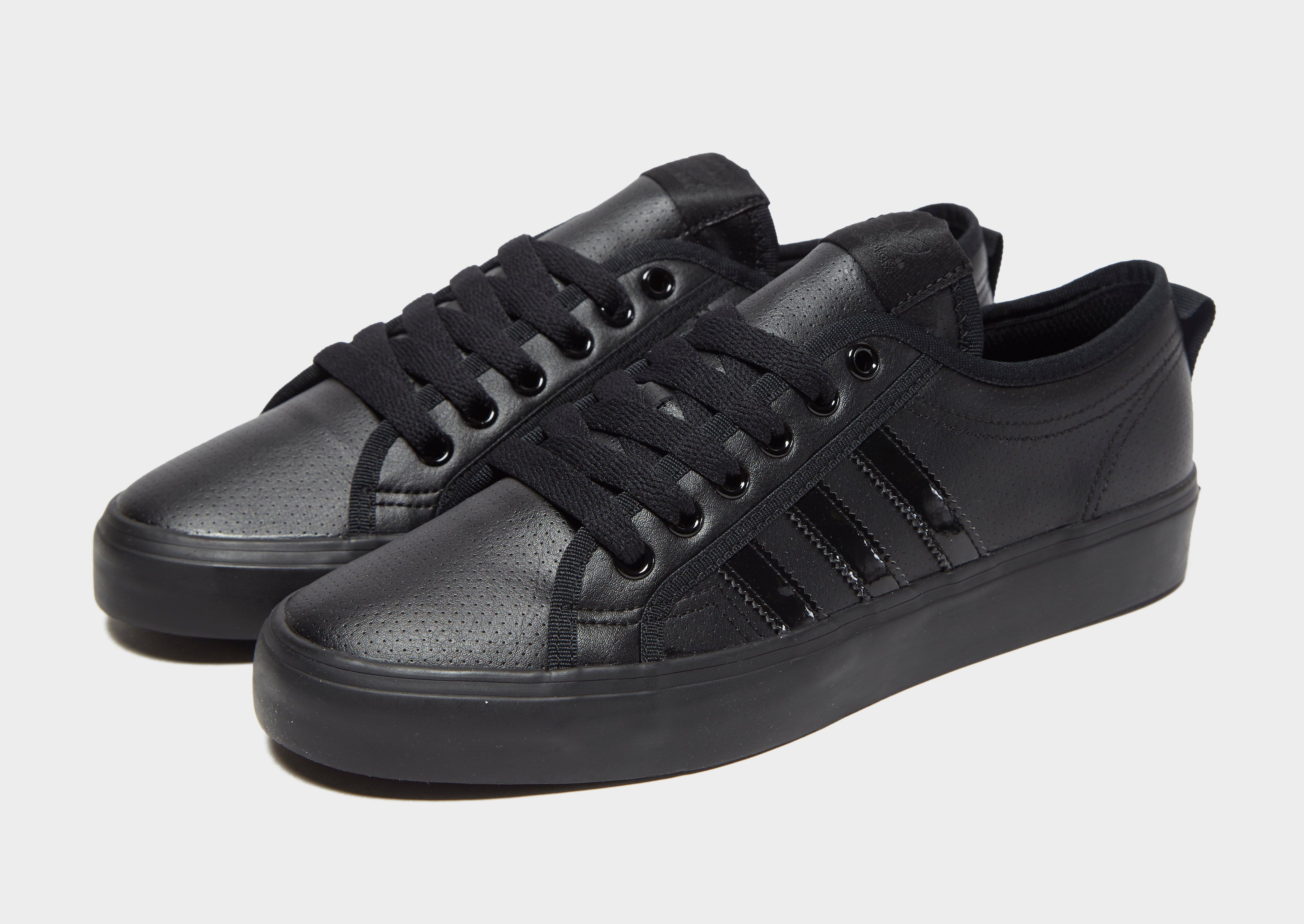 all black adidas nizza