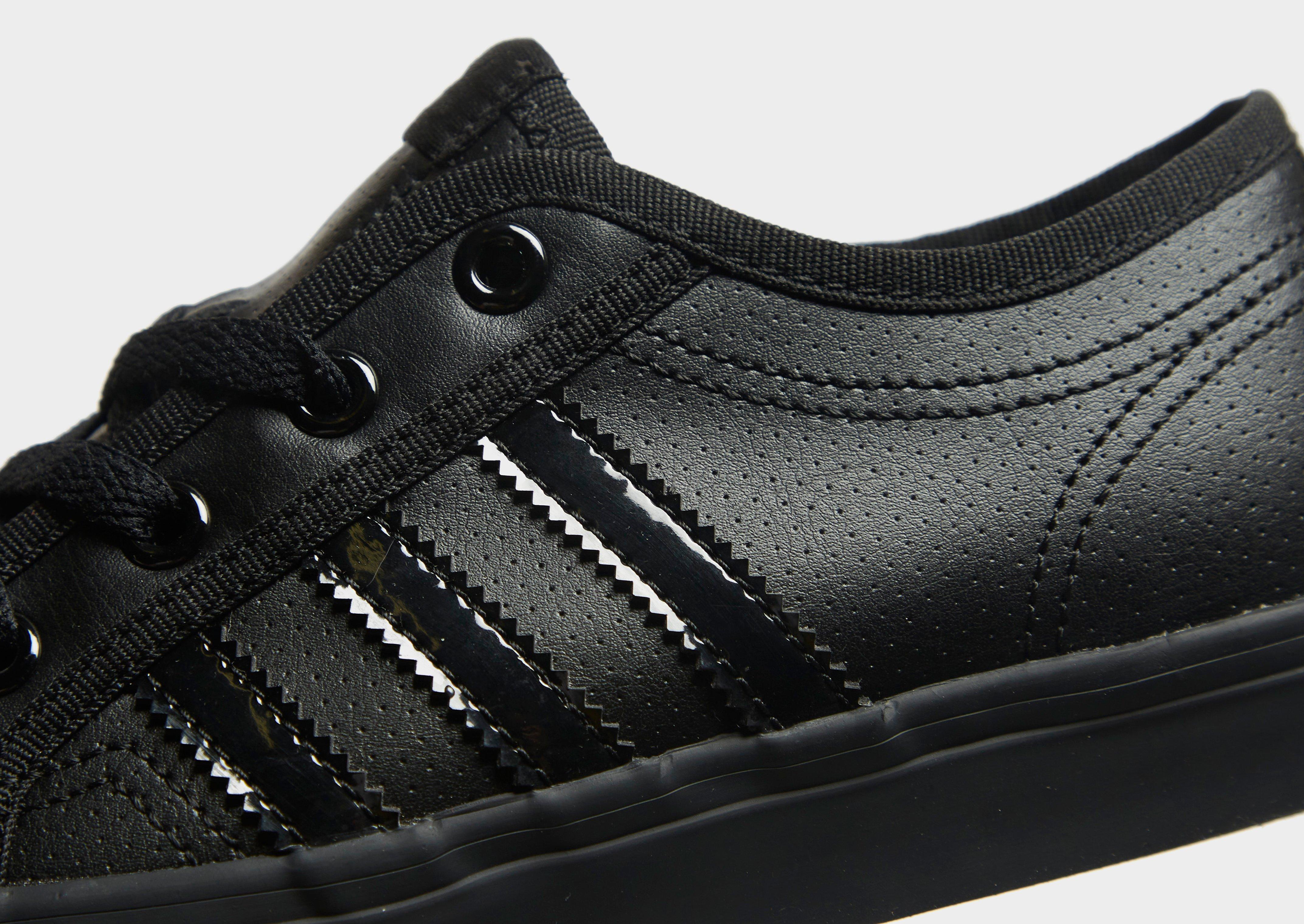 black adidas nizza lo