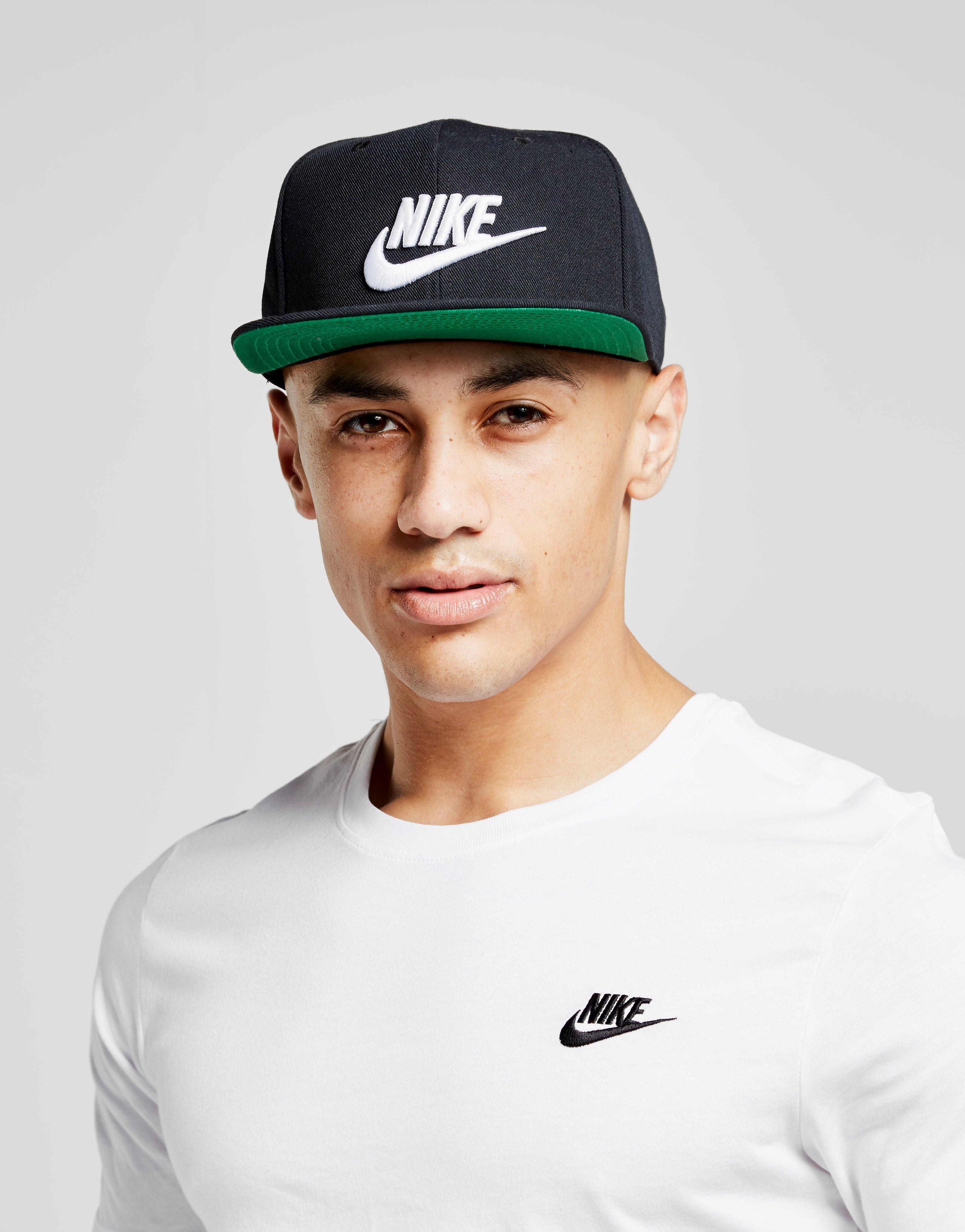 Acquista Nike Futura True 2 Snapback Cap in Nero