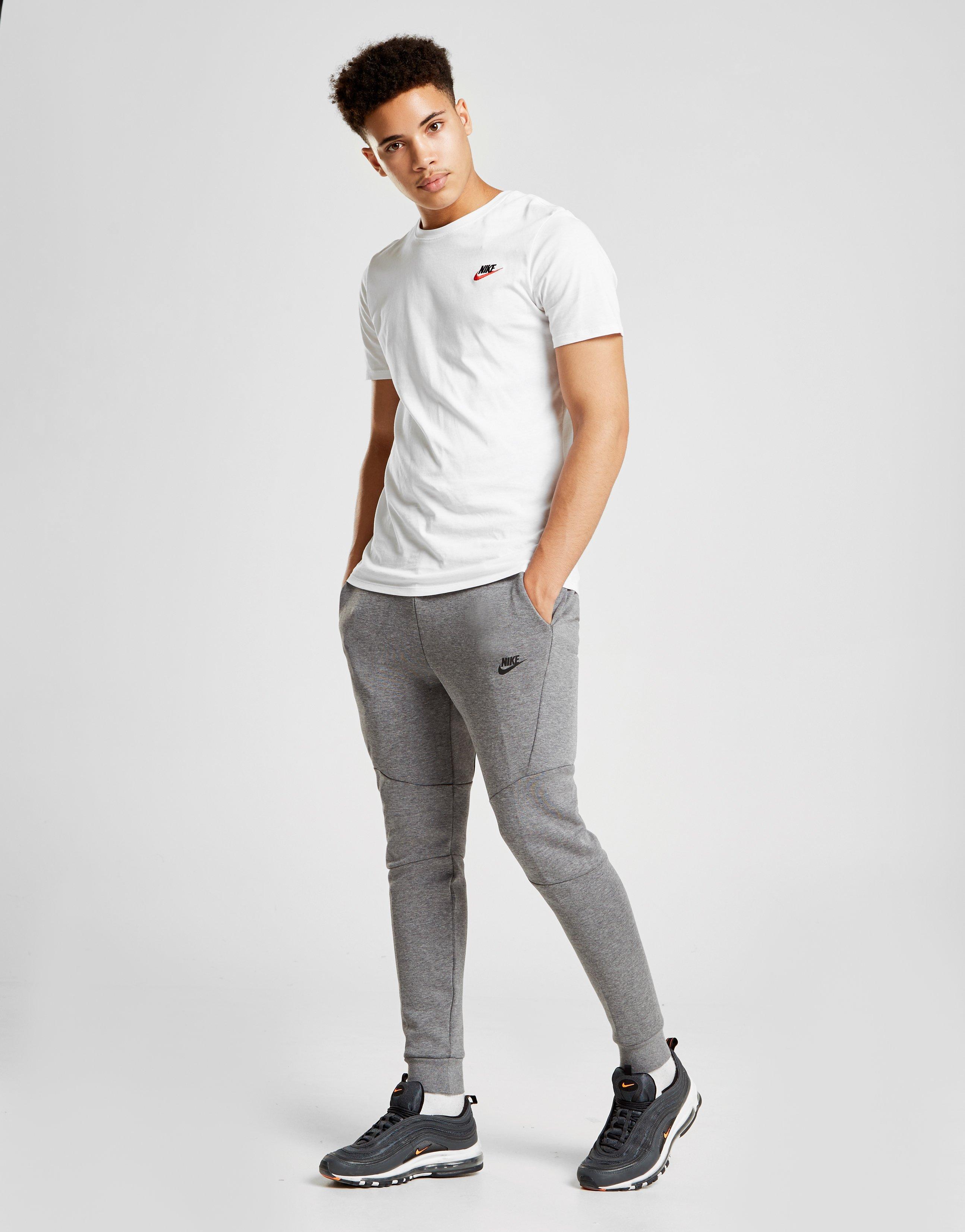 t shirt nike tech fleece