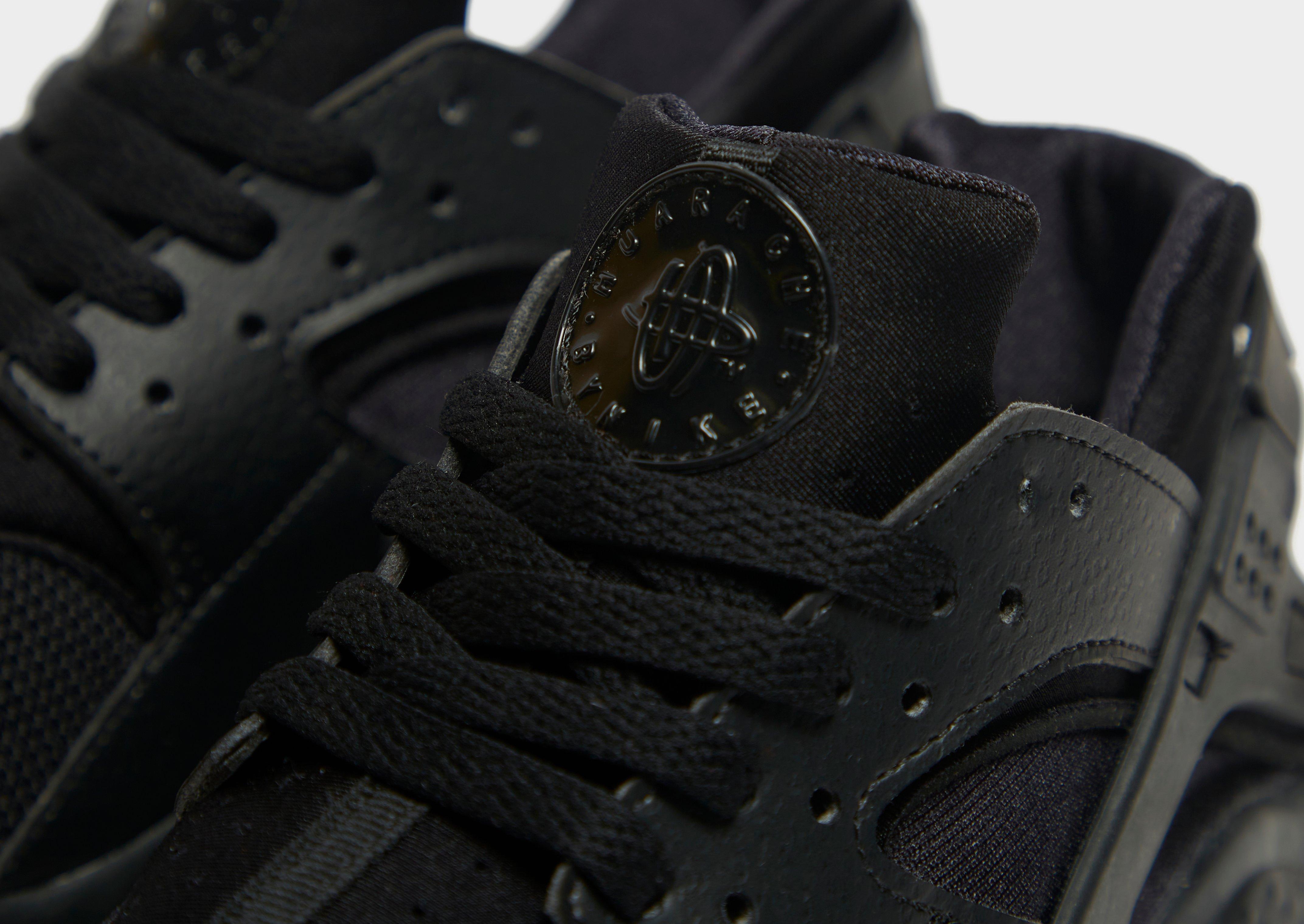 Nike triple shop black huarache jd