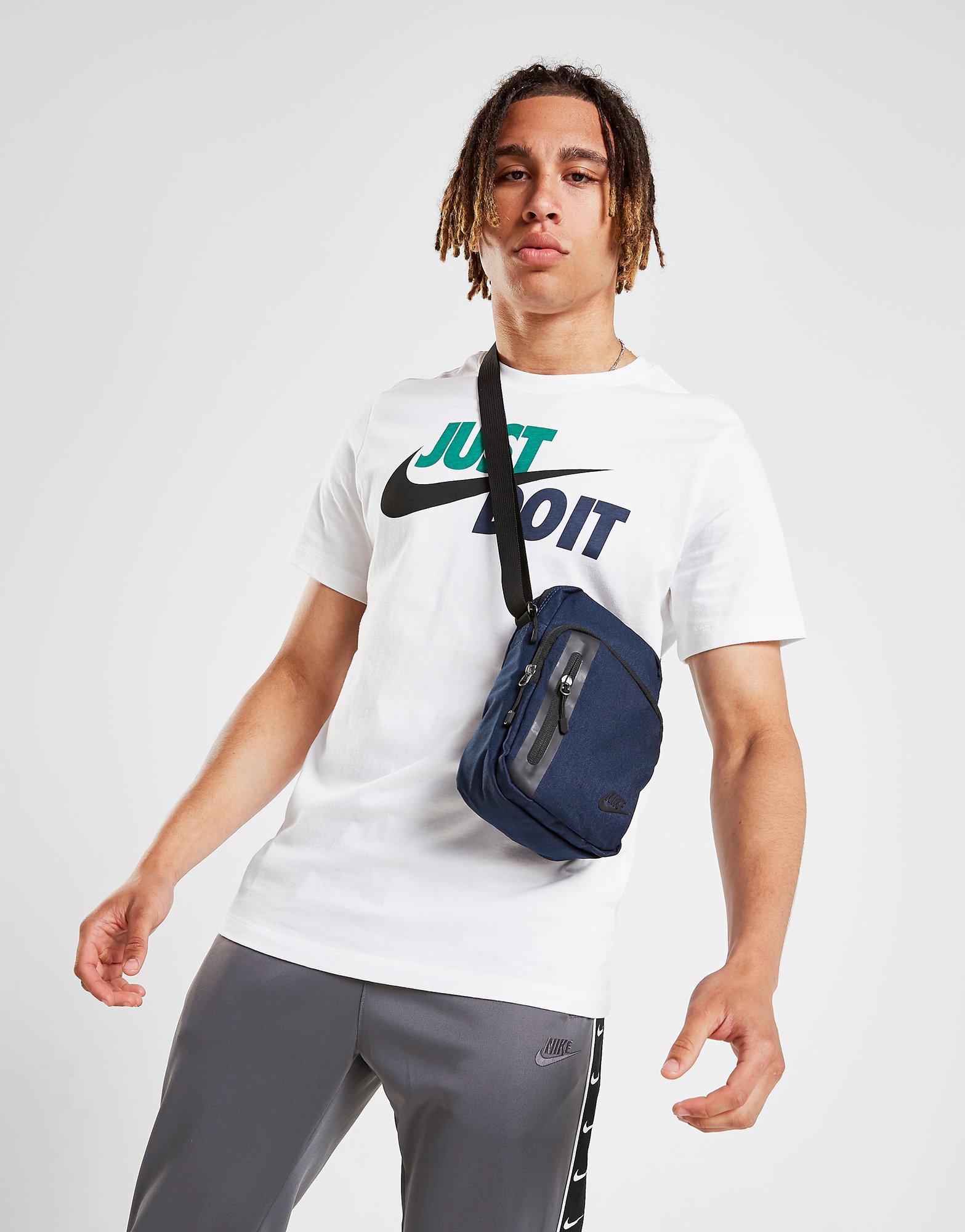 Nike Core Small 3.0 Pouch Bag
