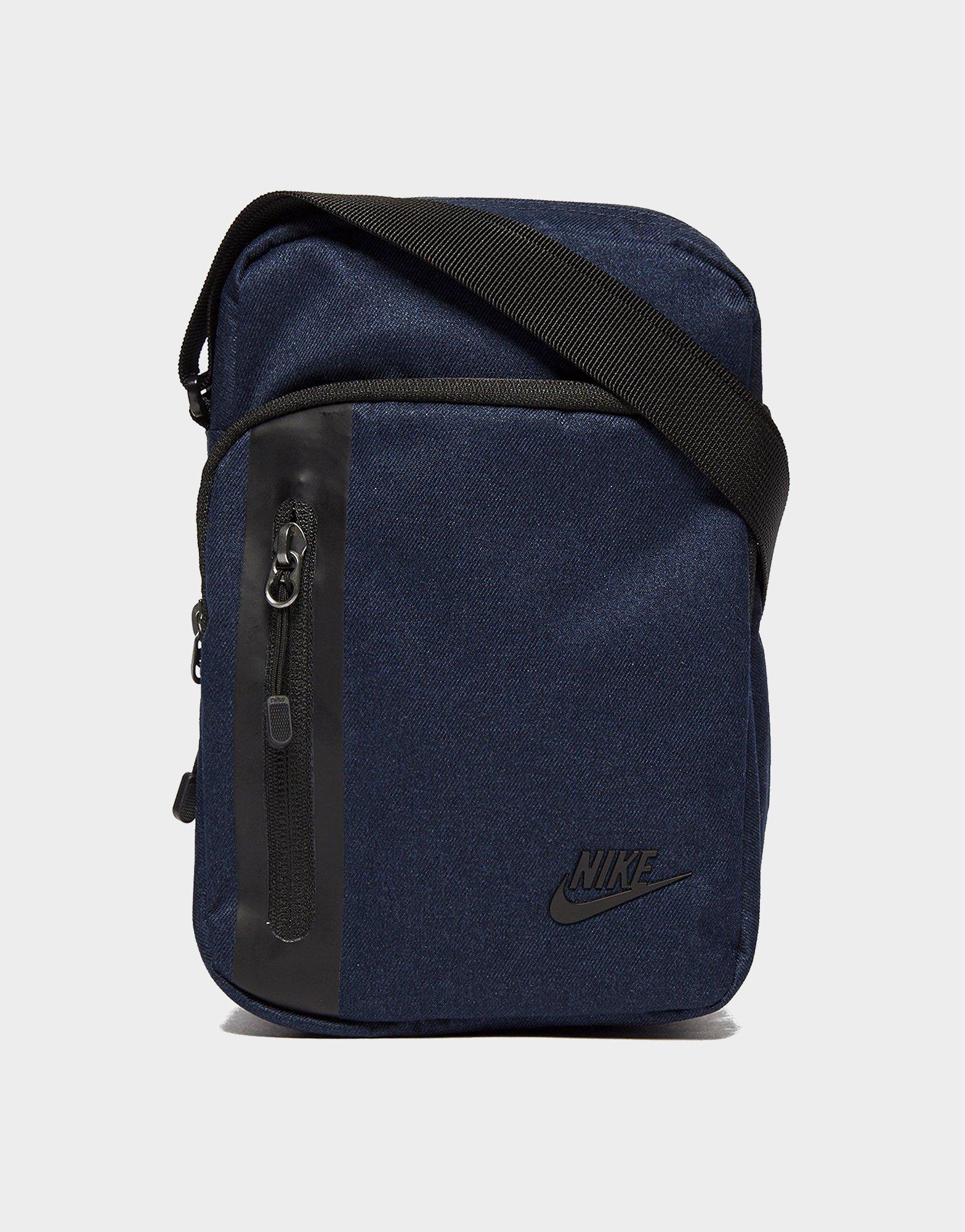 nike core small 3.0 pouch bag