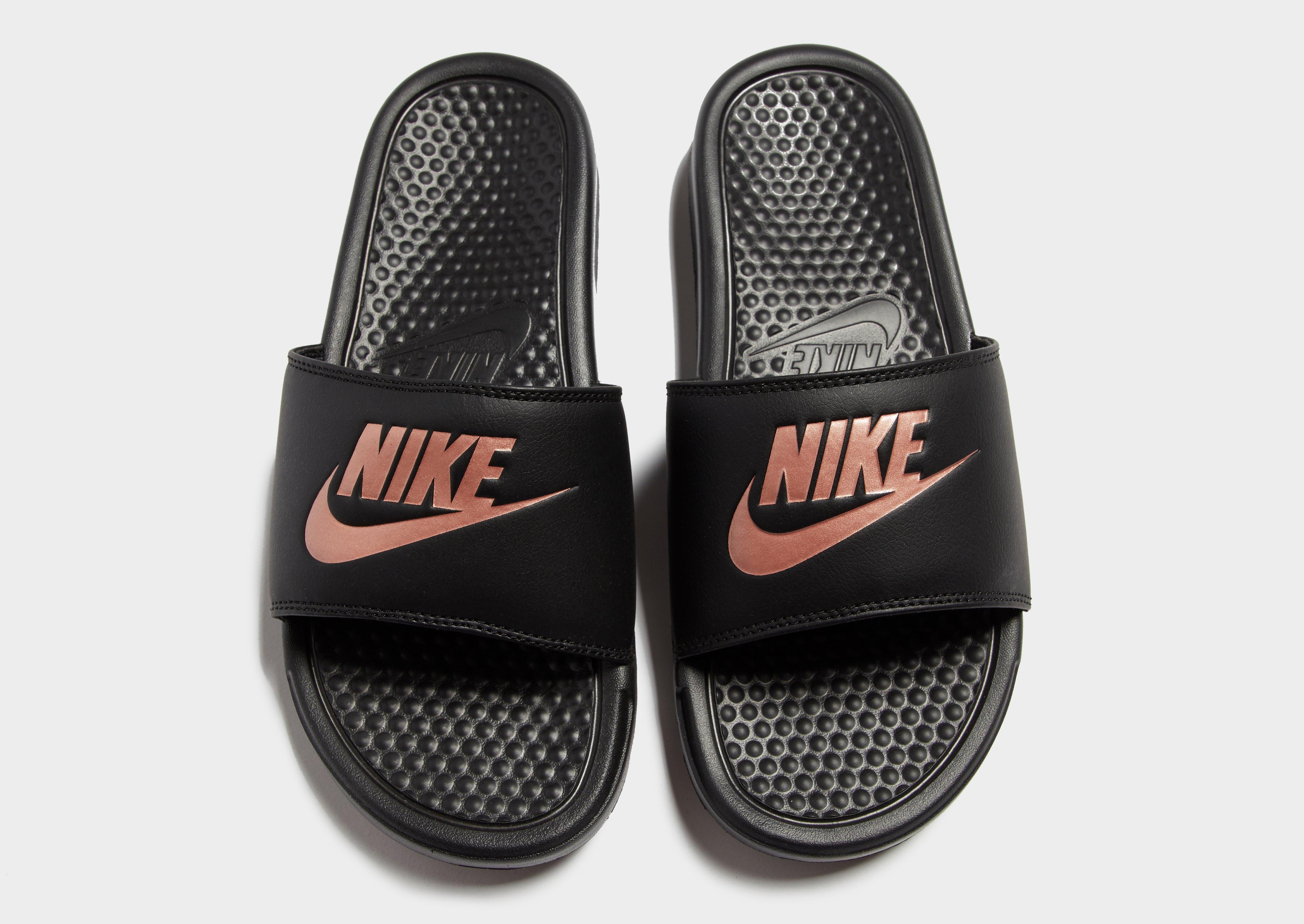 Compra Nike Benassi Just Do It Slides Women's en Negro