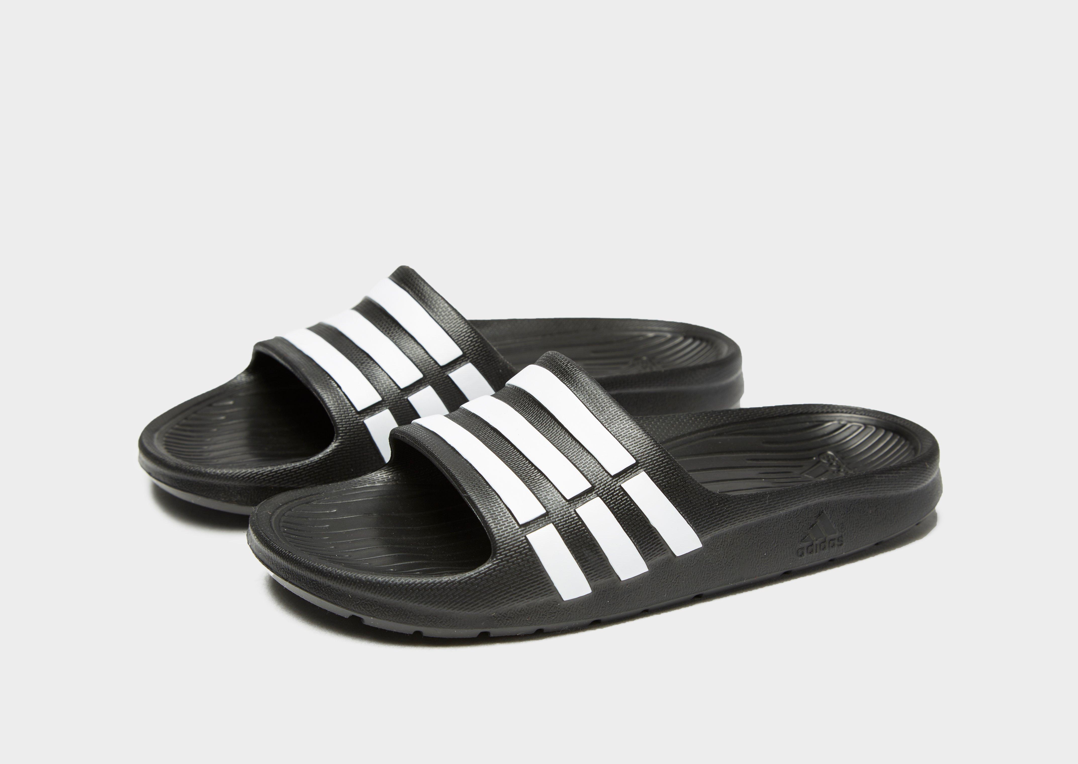 adidas adilette vs duramo