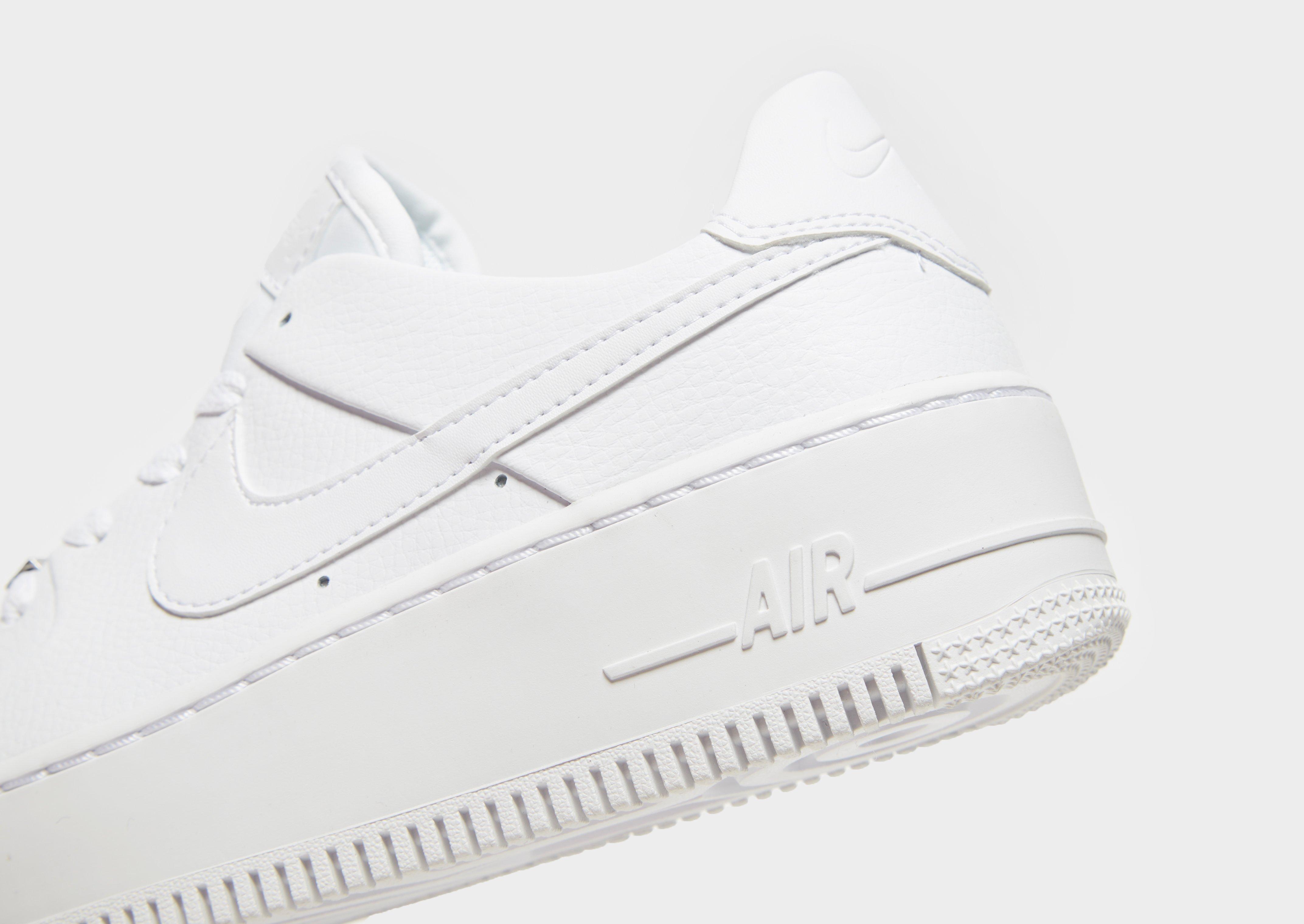 Compra Nike Air Force 1 Sage Low en Blanco