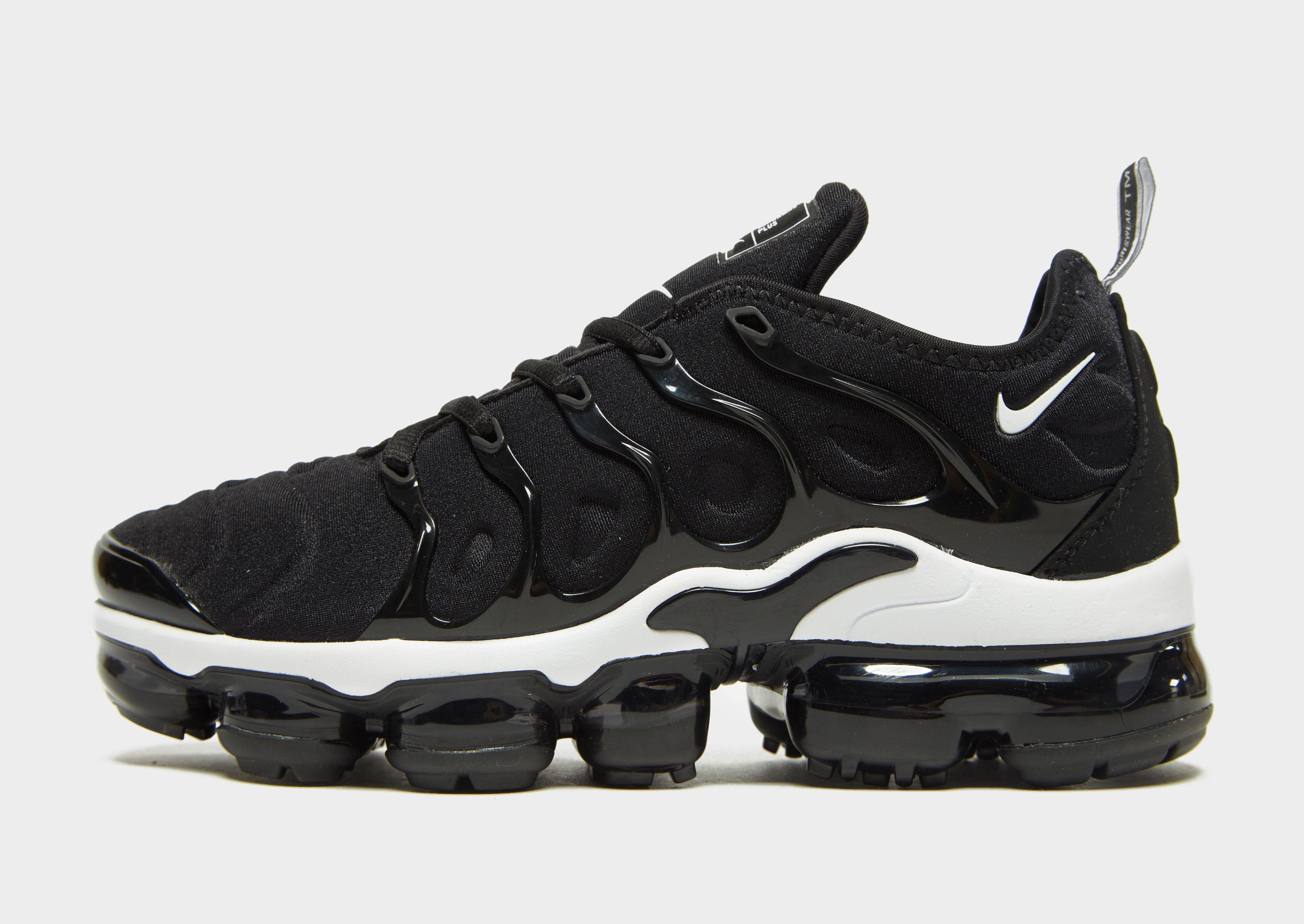 all black vapormax plus foot locker