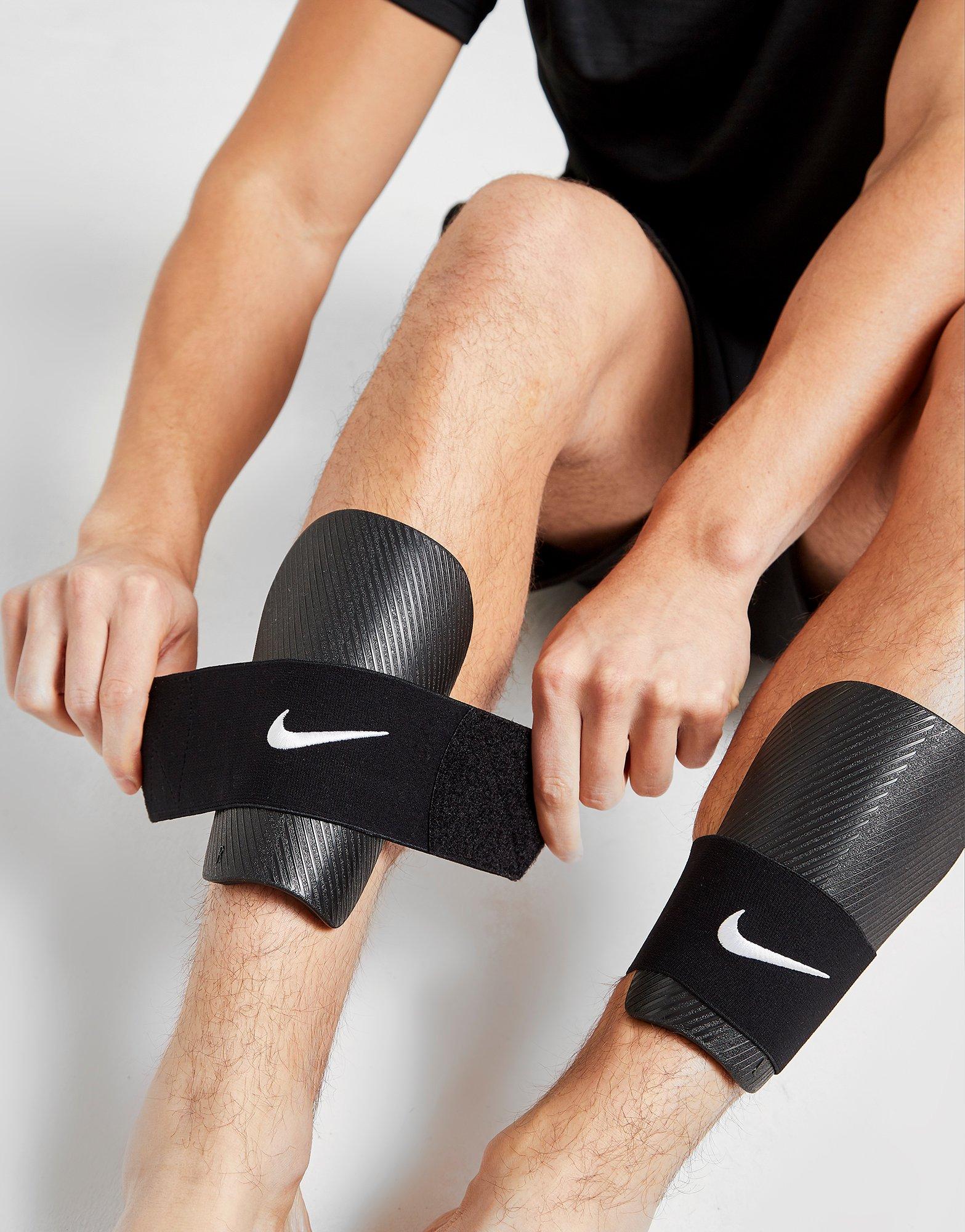 sacudir Resistente transmisión Nike Stay II Shin Guard Sleeves en Negro | JD Sports España