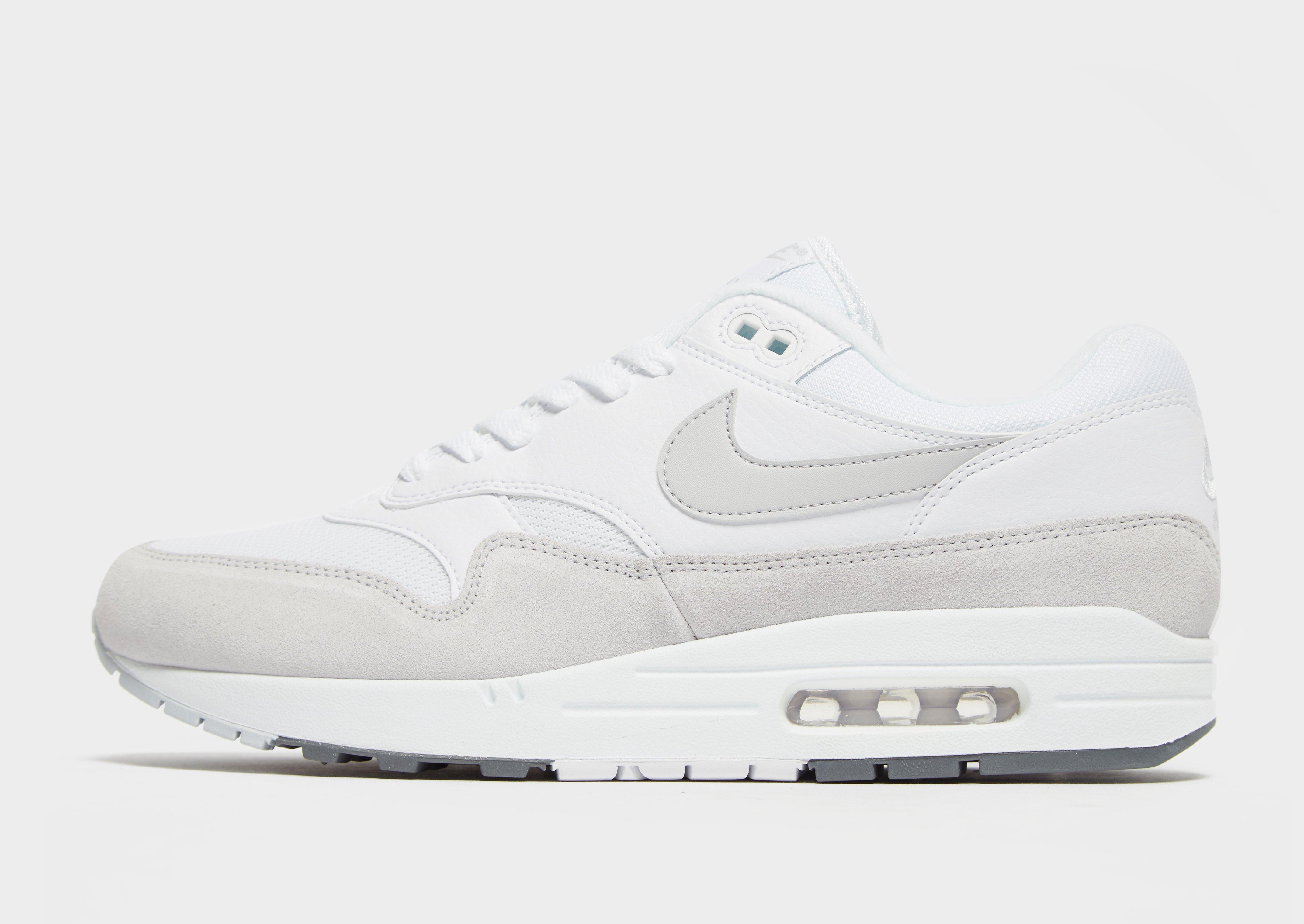 jd sports mens white nike trainers