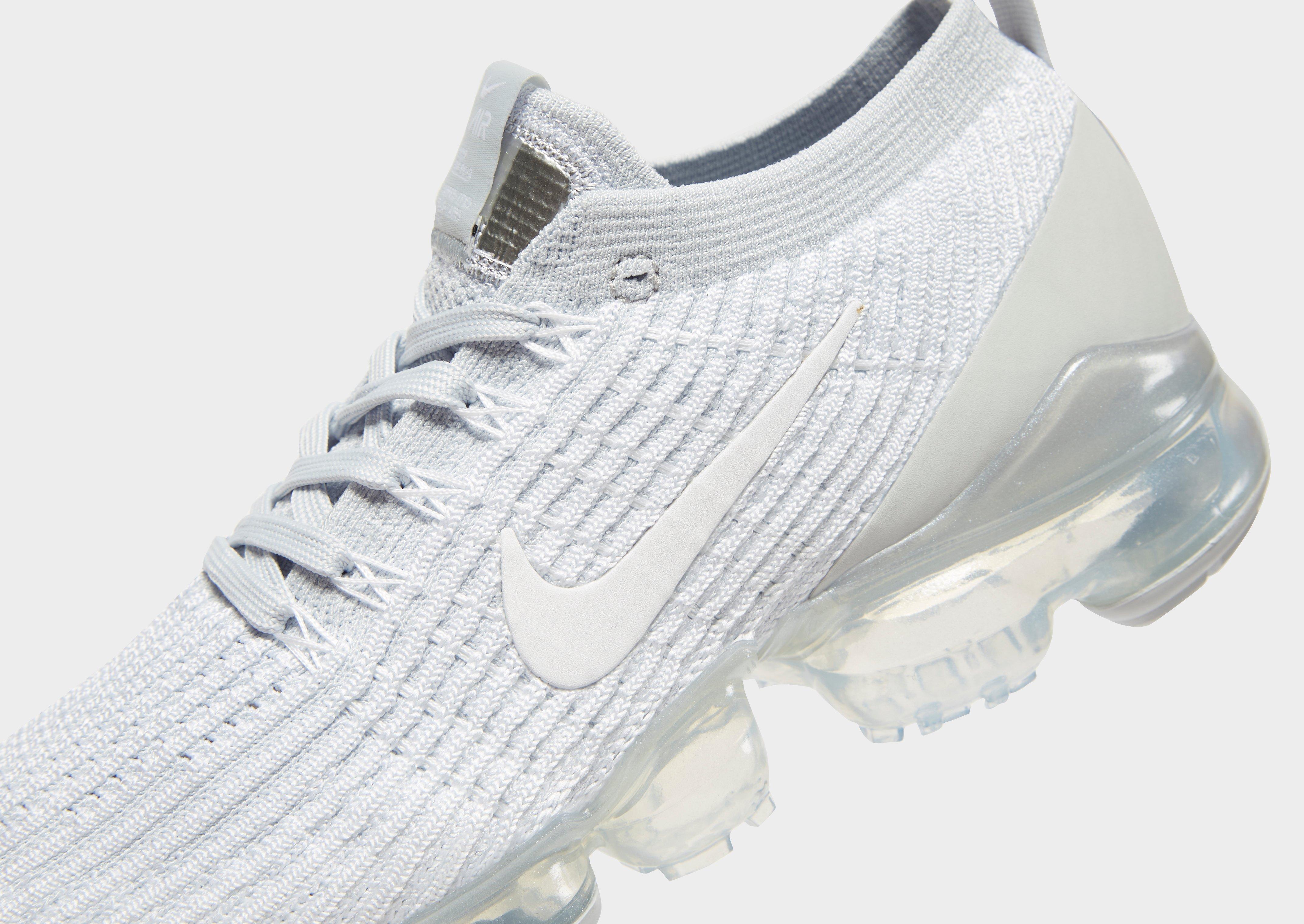 nike air vapormax 3 flyknit trainers in triple white