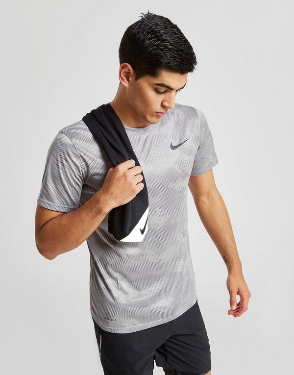 Armstrong Ingang reservering Black Nike Small Cooling Towel | JD Sports Global