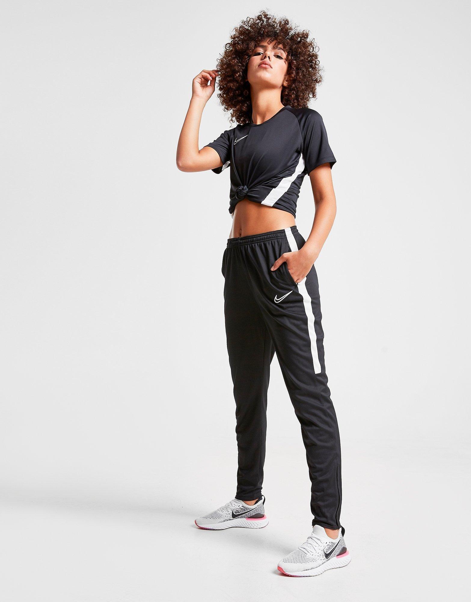 Compra Nike pantalón de chándal Academy en Negro