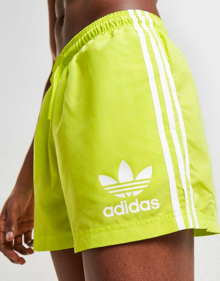 Koop Geel adidas Originals California Swim Shorts Heren | JD Sports