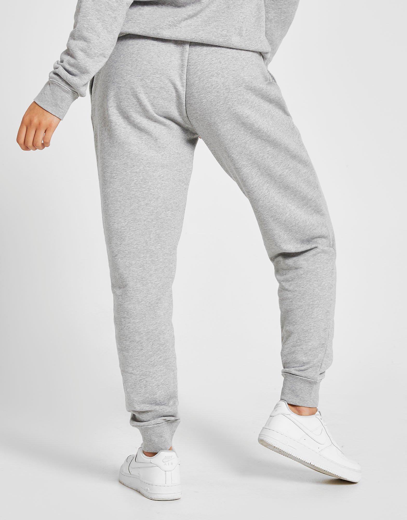 nike essentials slim joggers