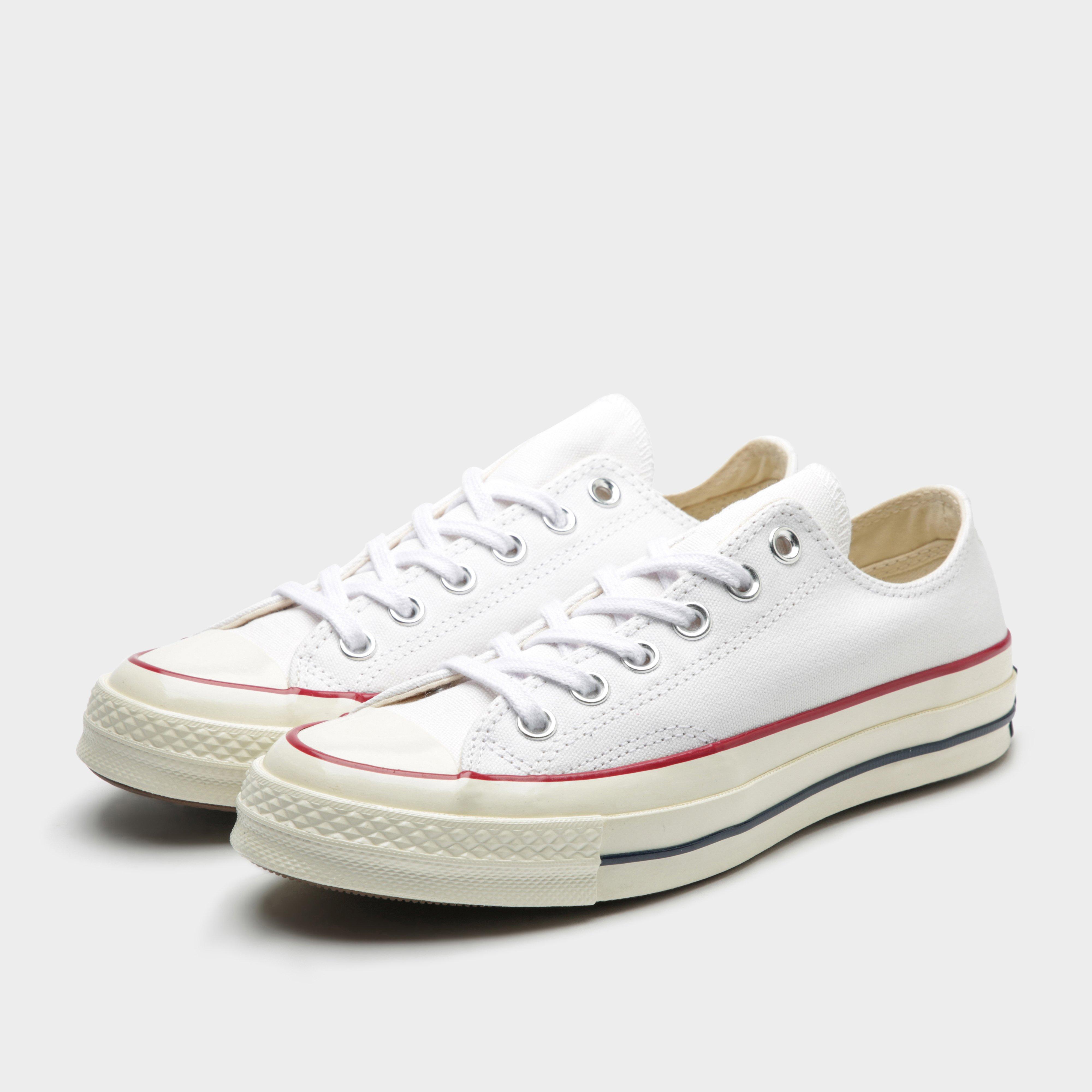 converse low top tennis shoes