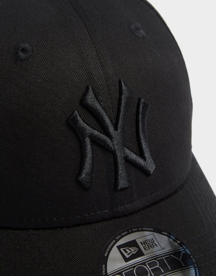 ニューエラニューヨークのBLACK on BLACK by Yankees-