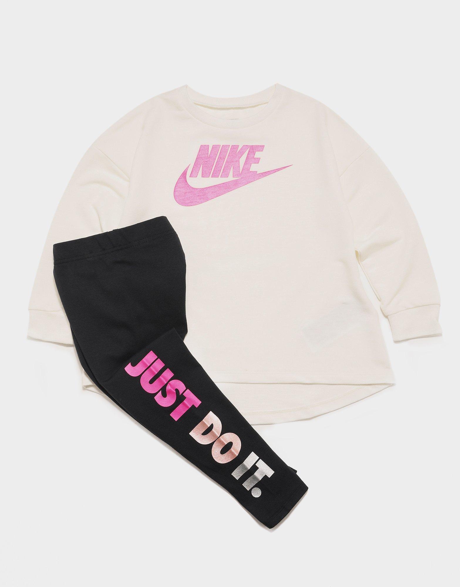 nike t shirt and leggings