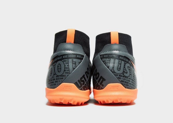 Nike Hypervenom Phinish vs. Phantom 1 Football Boots