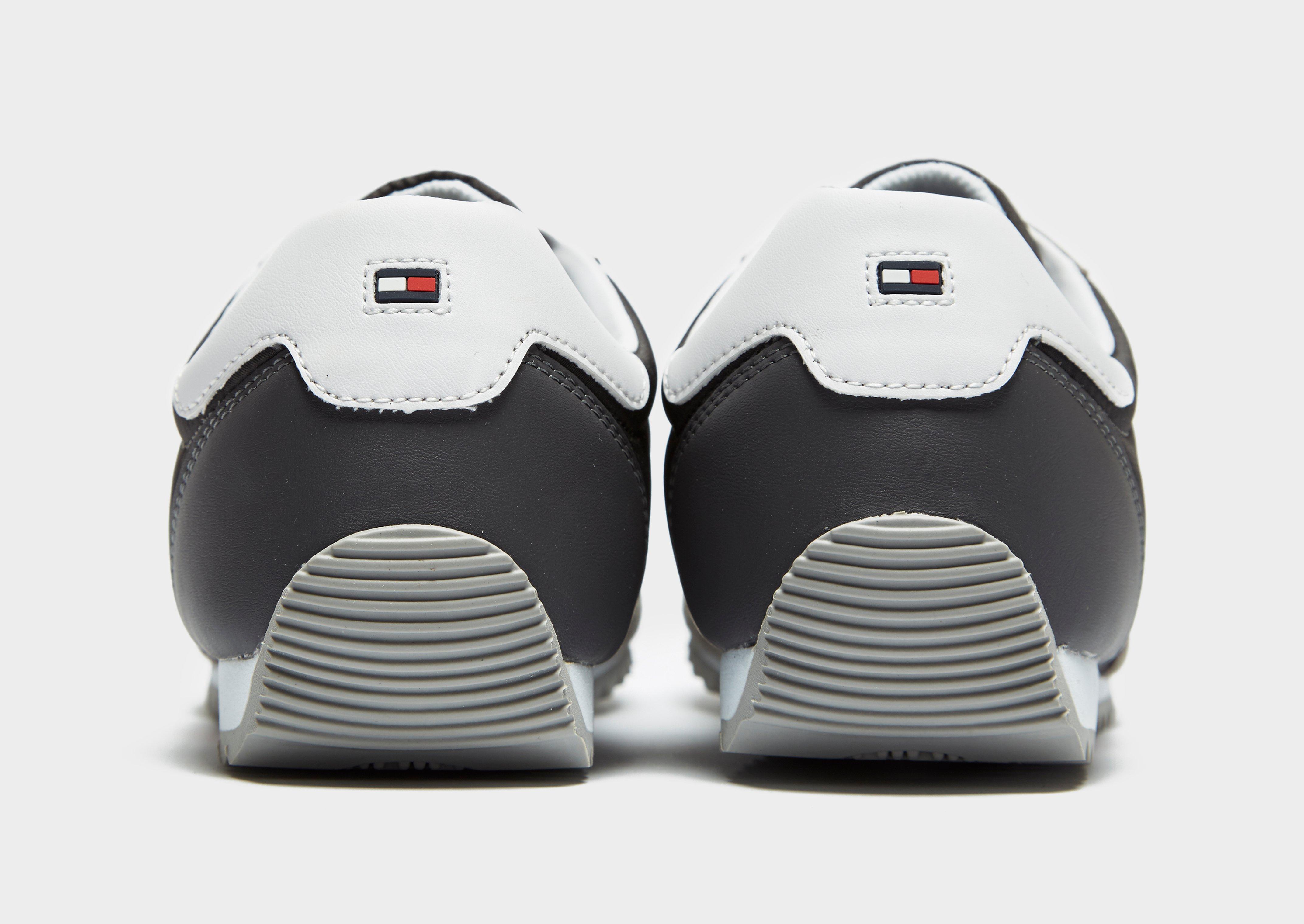 essential runner tommy hilfiger