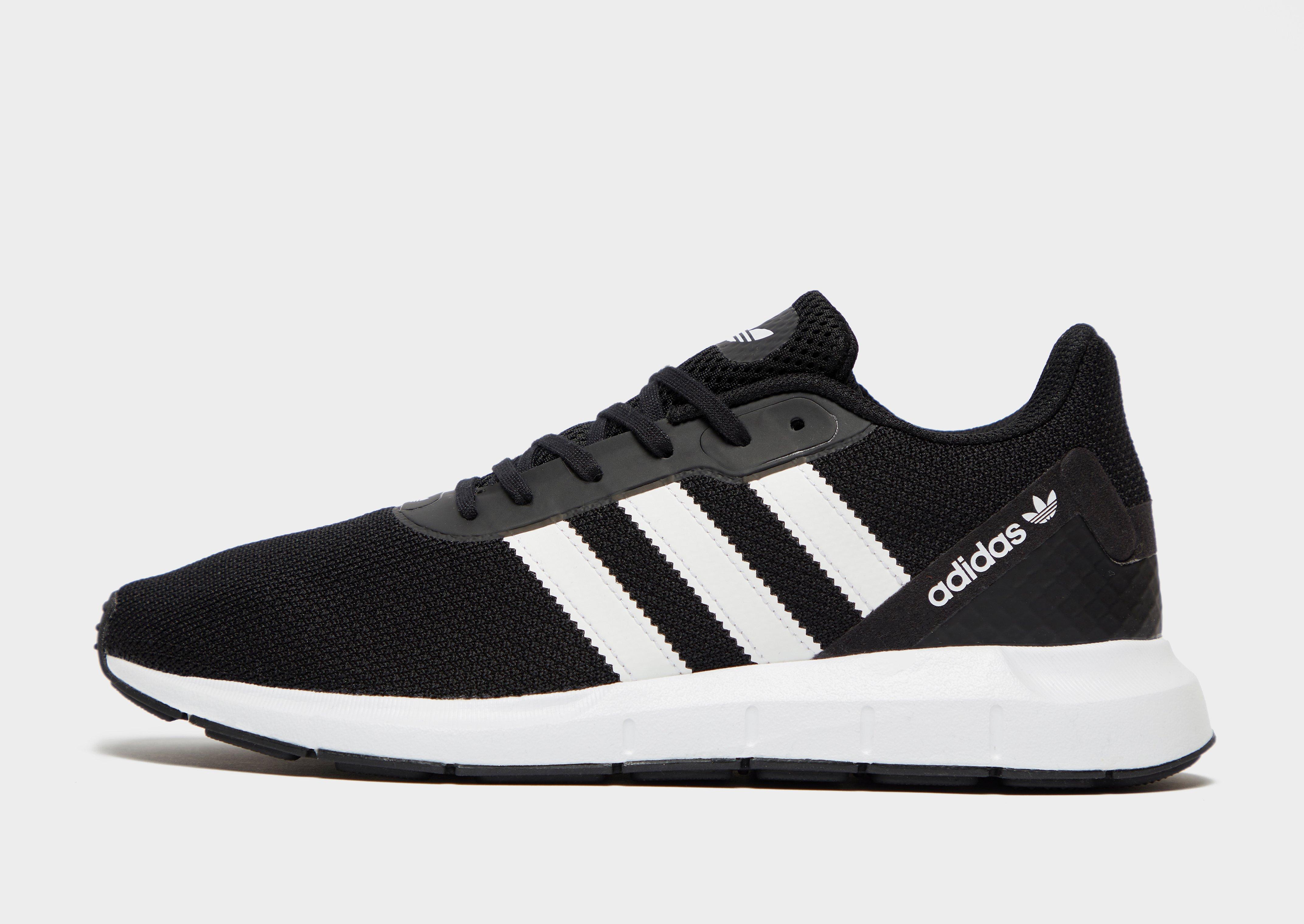 adidas ultra boost 2.0 bianche strisce nere