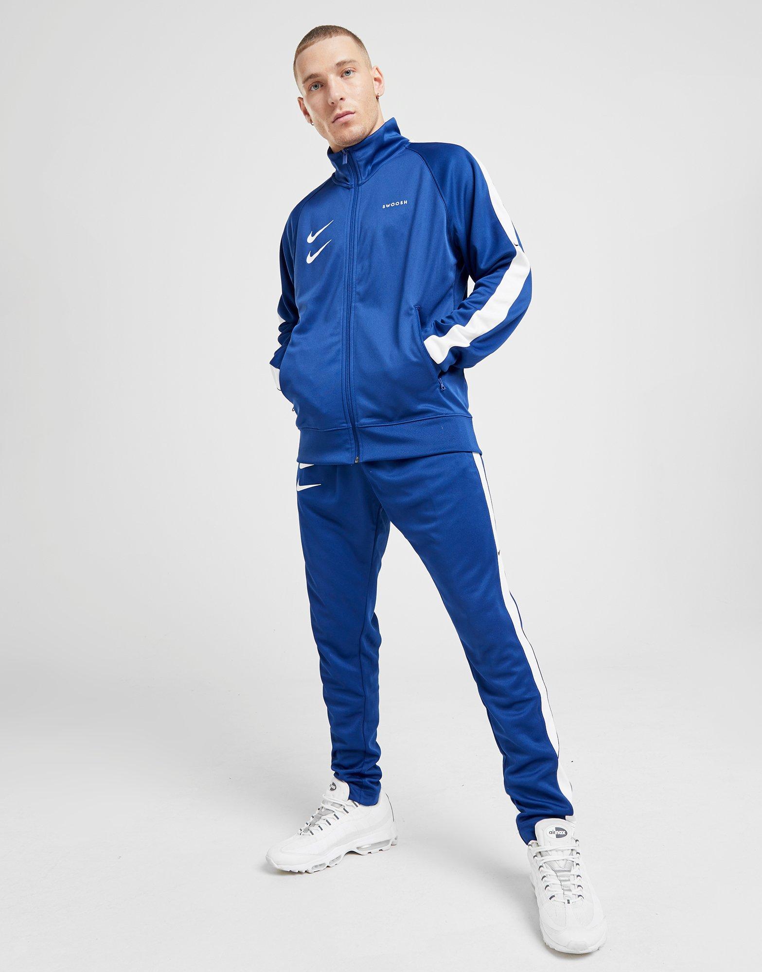 Compra Nike chaqueta de chándal Swoosh en Azul