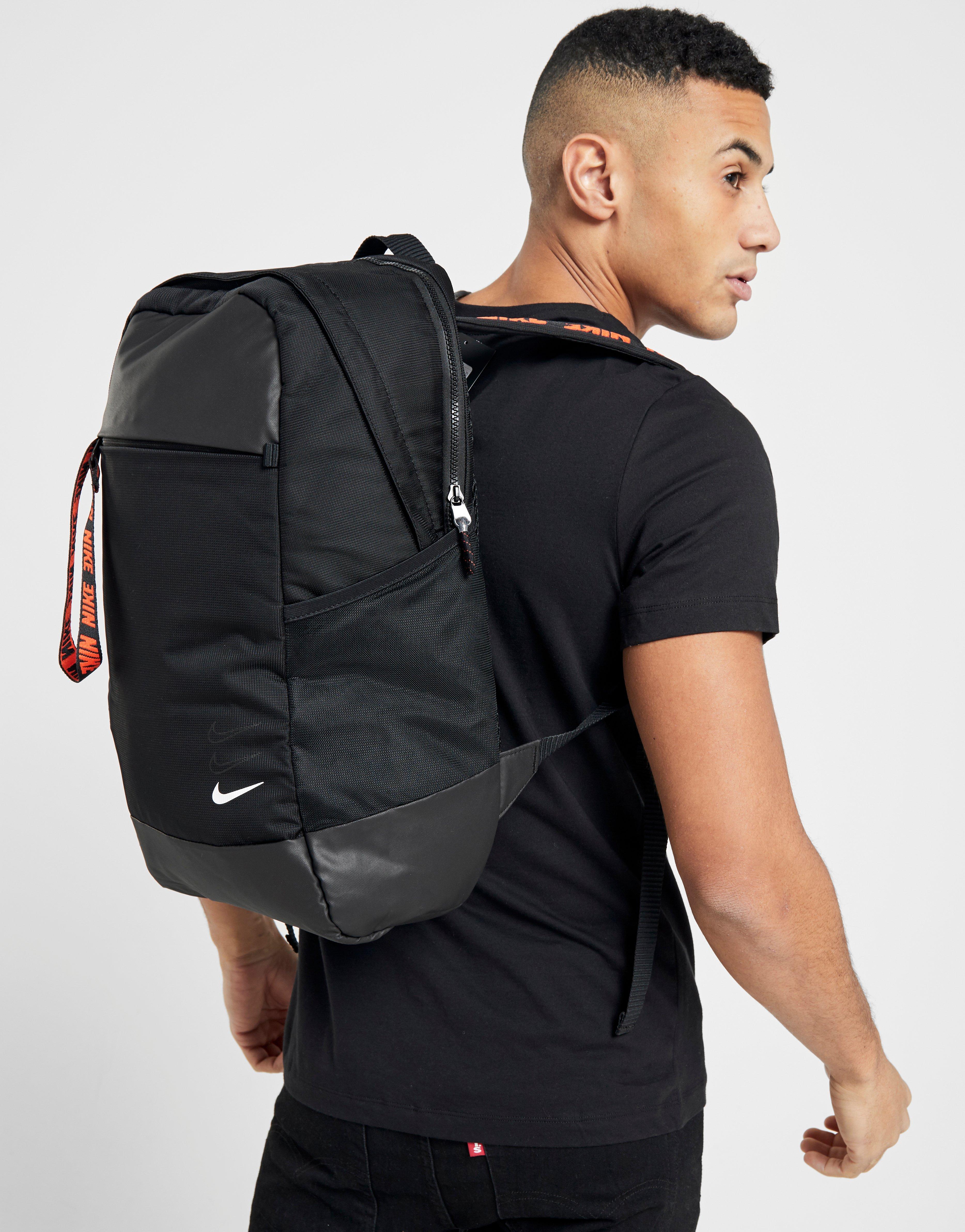 nike essential backpack