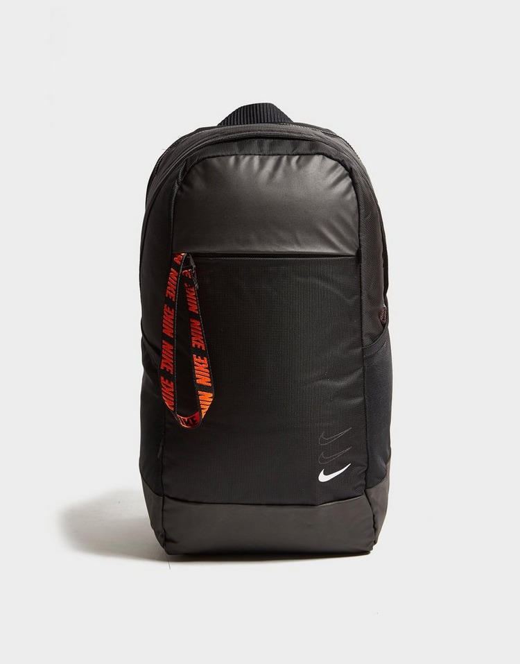 nike essential backpack