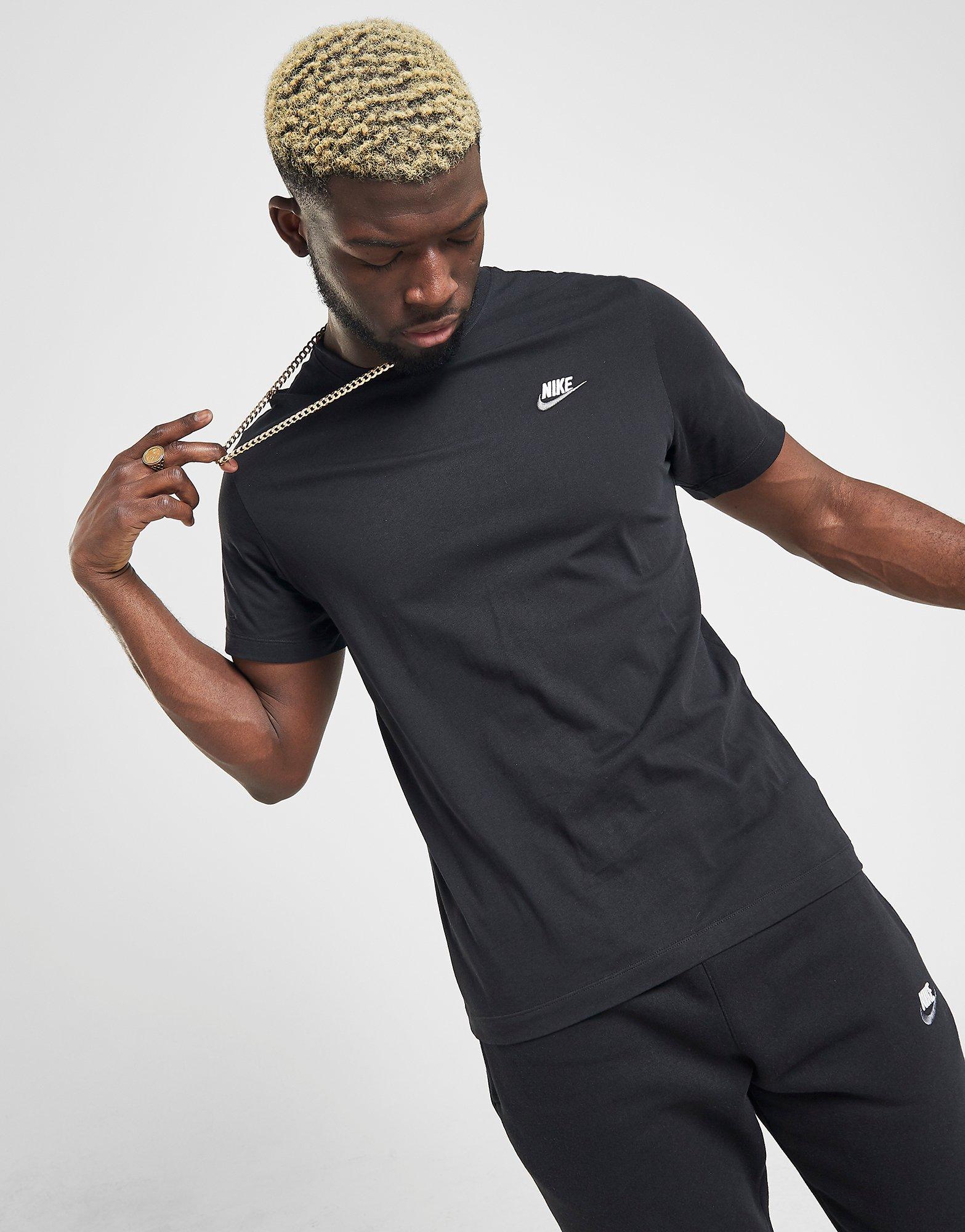 Acquista Nike Core 2 T-Shirt in Nero
