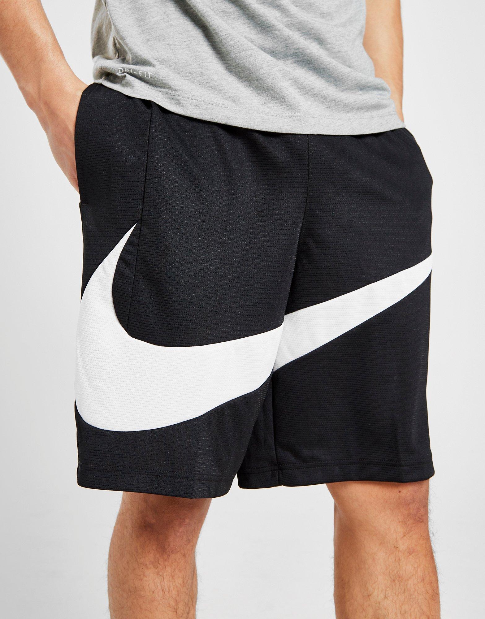 Acquista Nike Hybrid Basketball Shorts in Nero