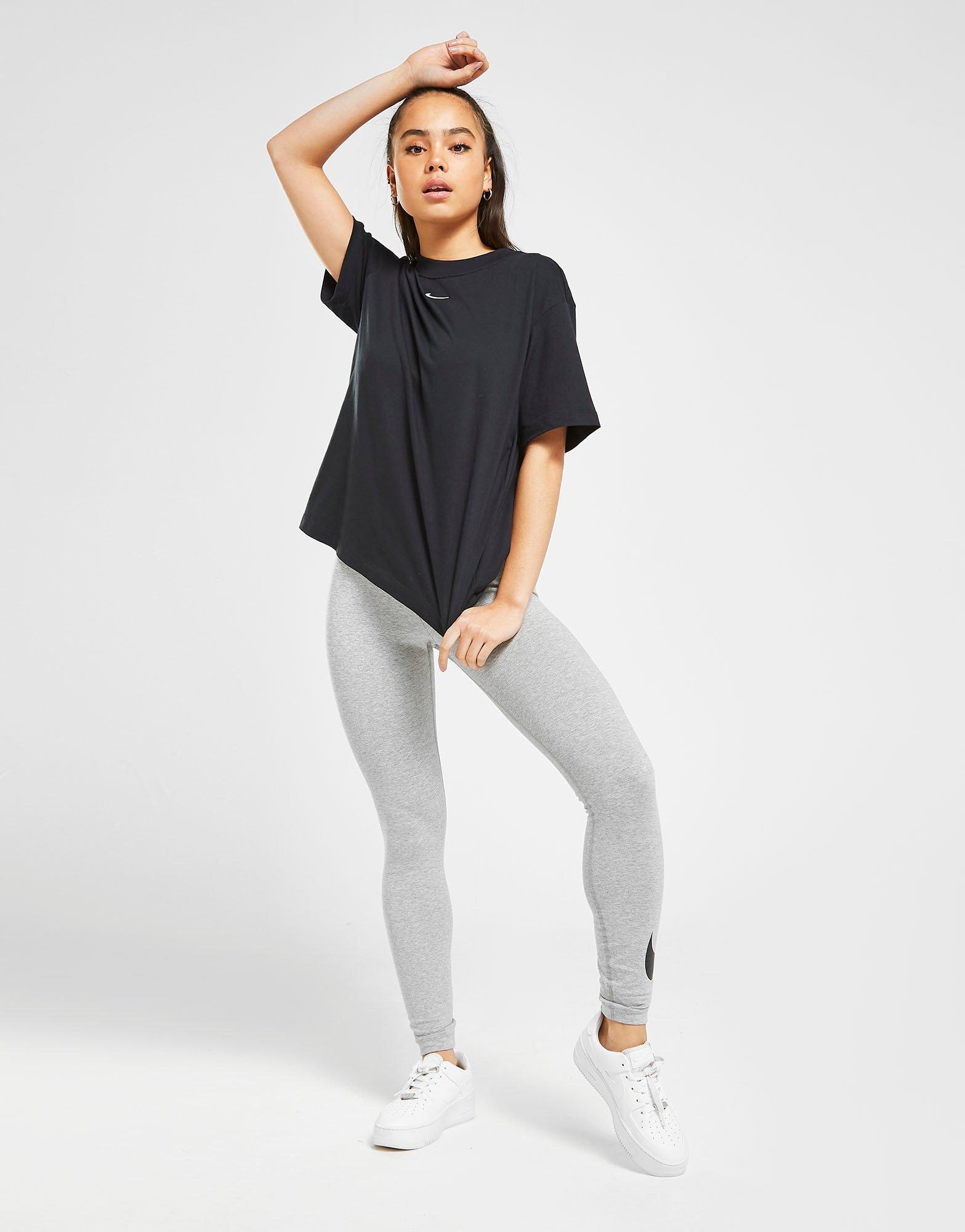 nike essential logo t shirt