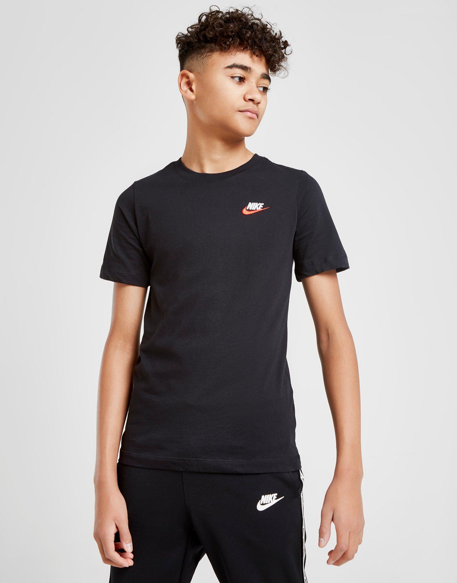 nike t shirt with small logo
