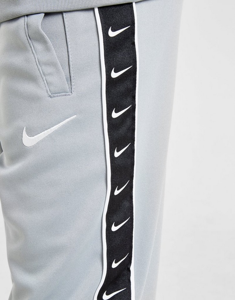 nike airliner walking shoes
