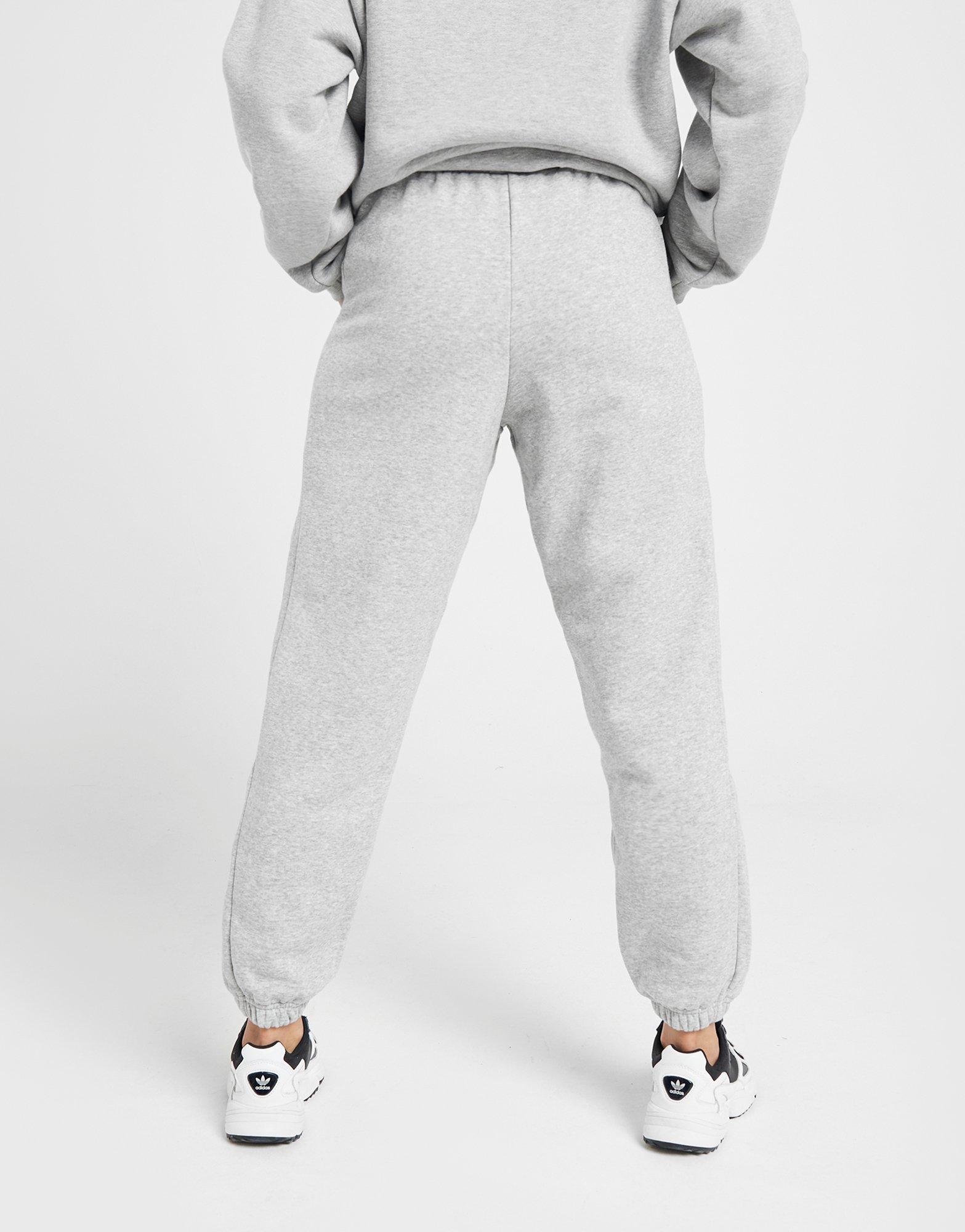 pantaloni grigi adidas