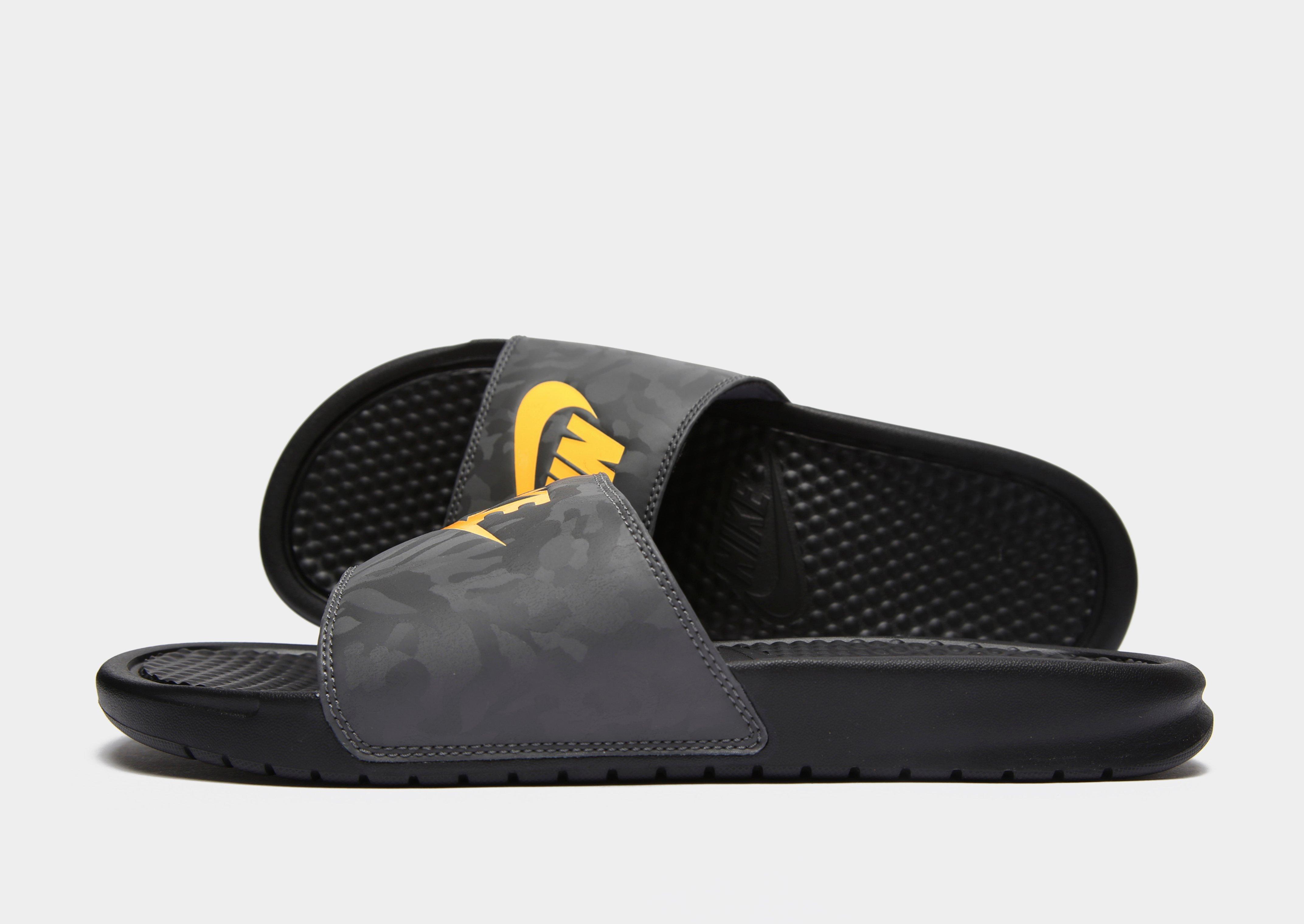nike benassi camo slides