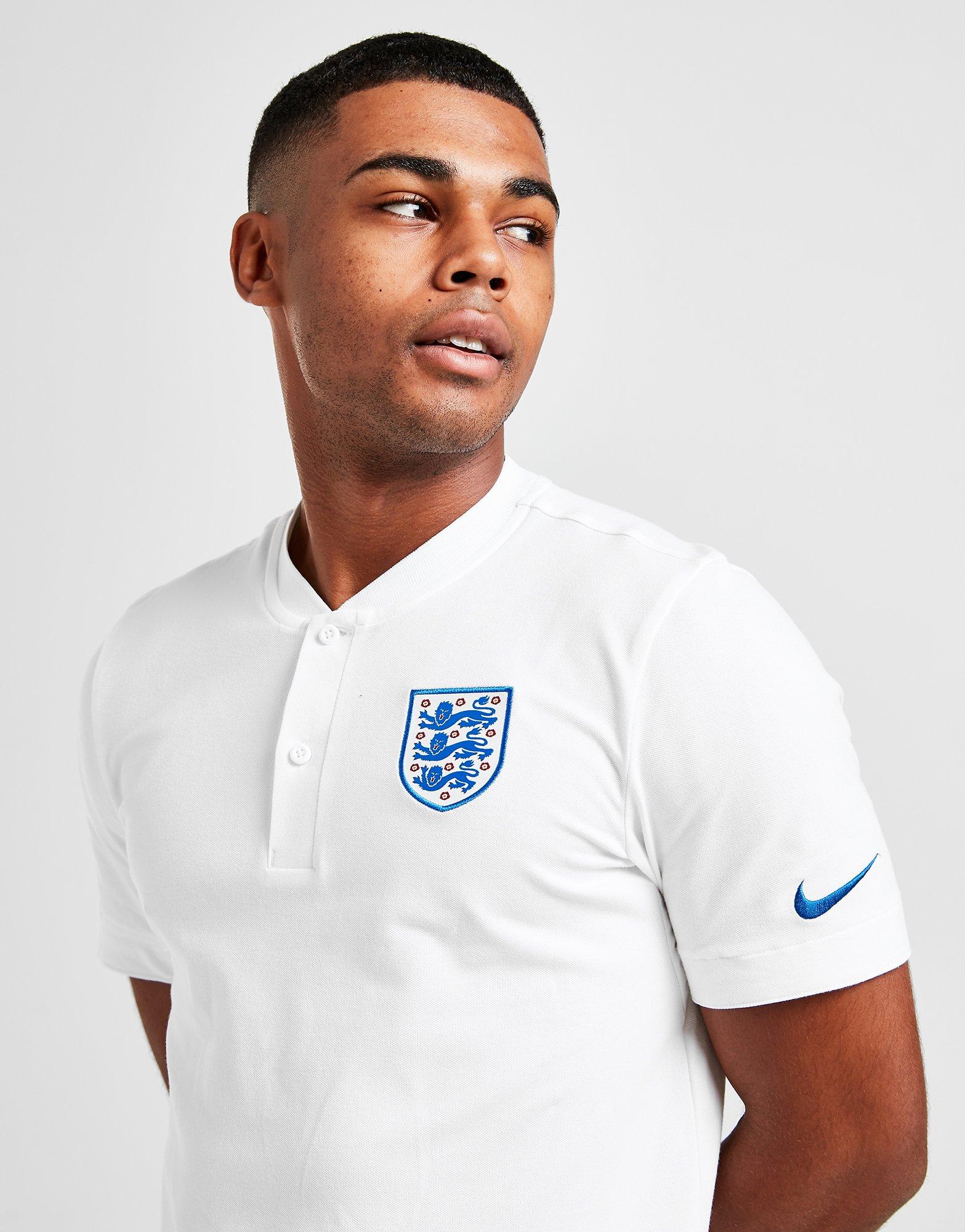 white nike polo shirt