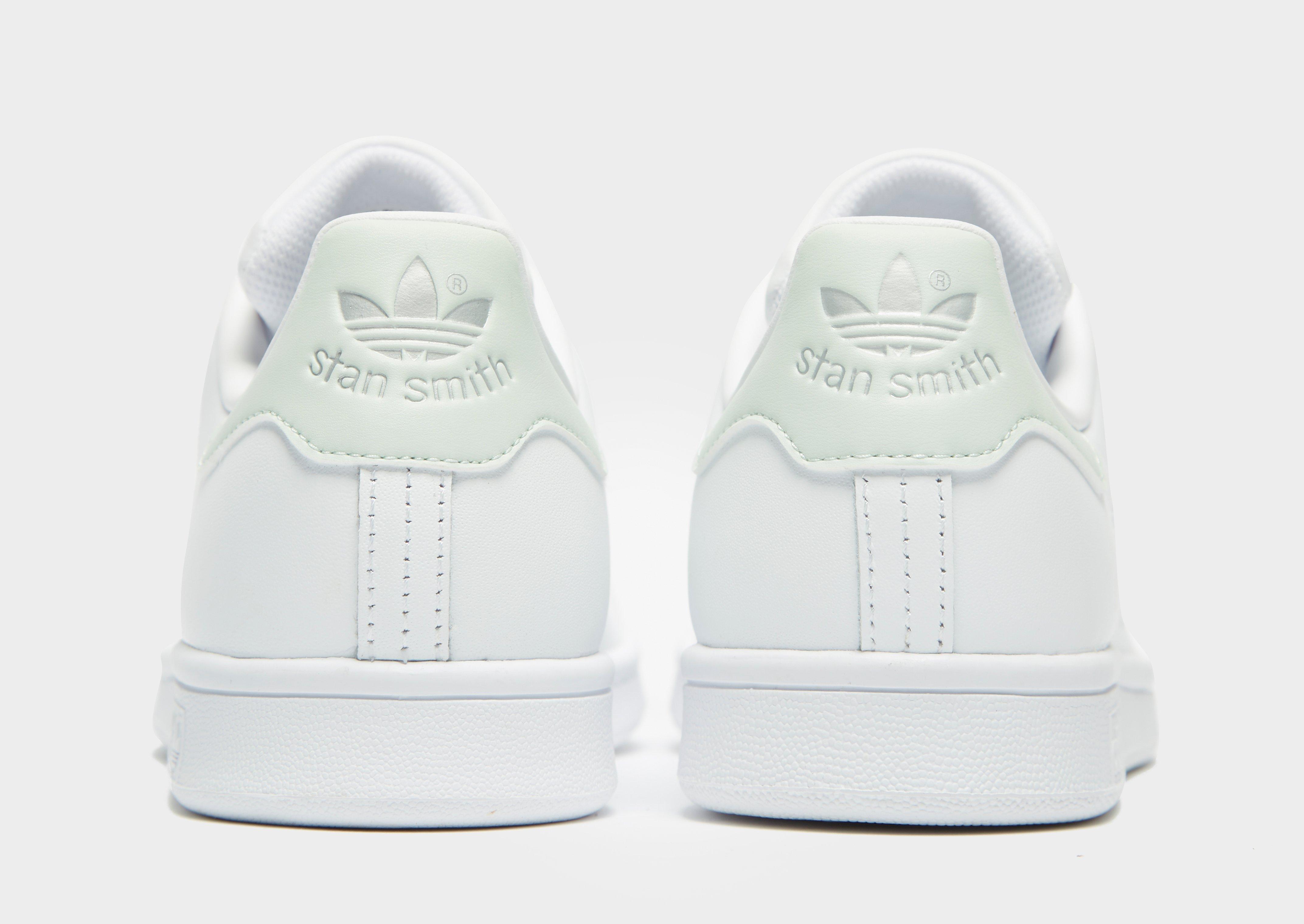 stan smith femme grise et blanche