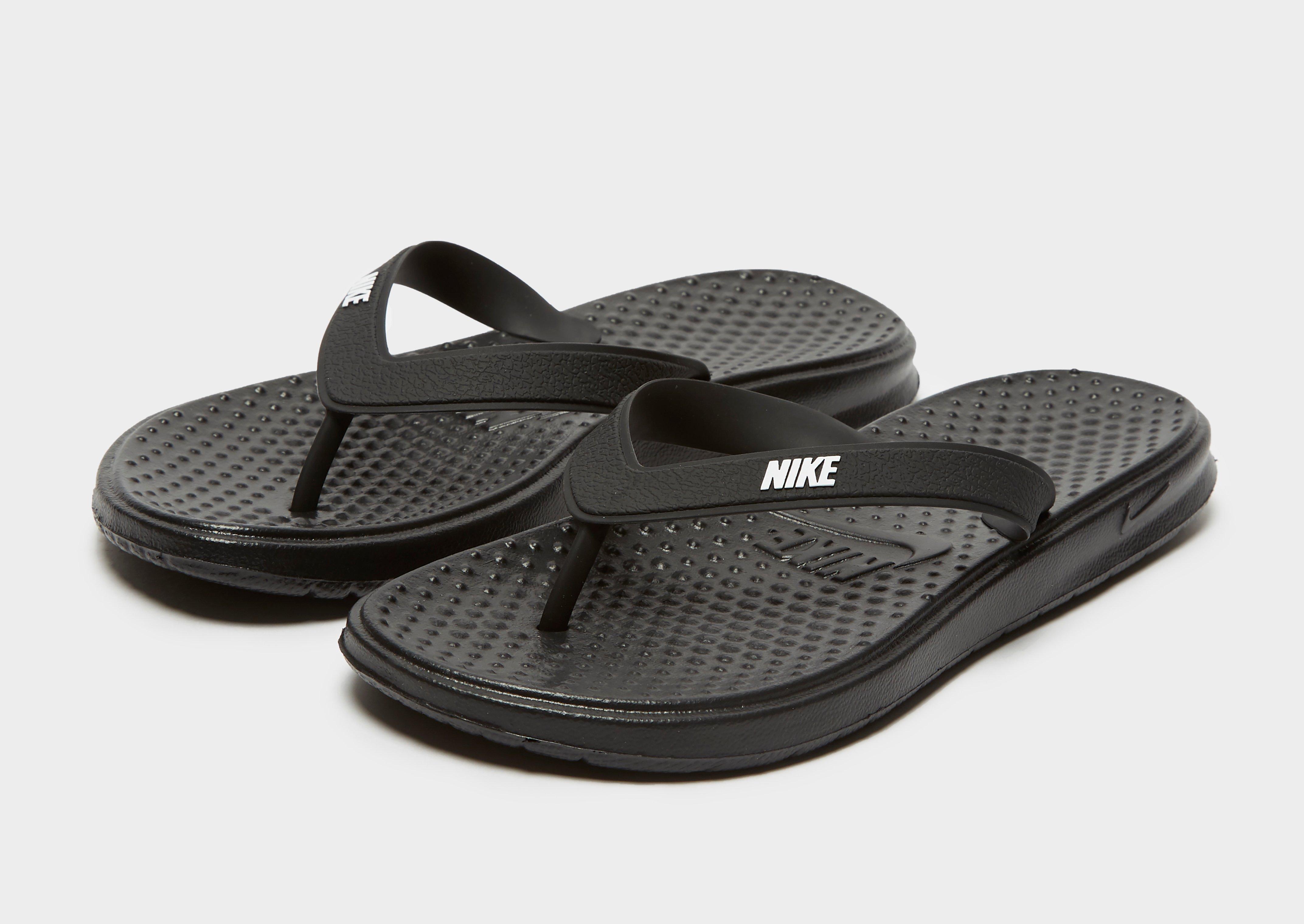 nike black and white flip flops